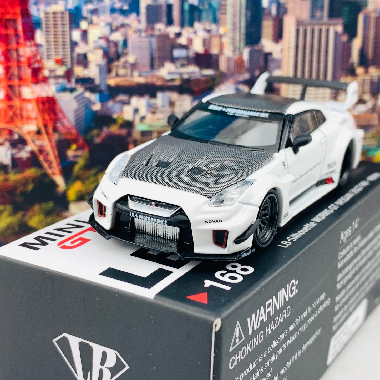 MINI GT 1/64 LB-Silhouette WORKS GT NISSAN 35GT-RR Ver.1 White RHD MGT00168-R
