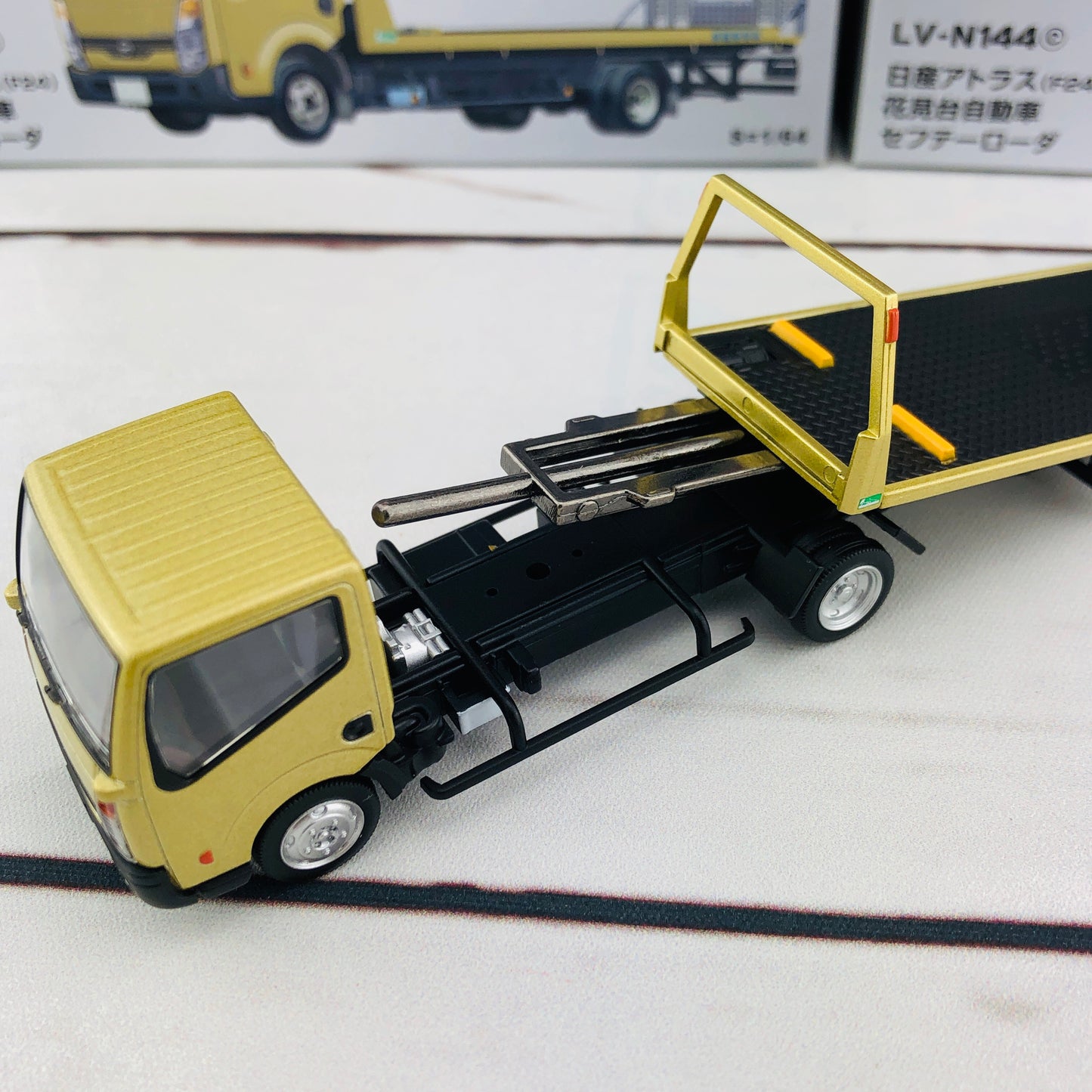 Tomica Limited Vintage Tomytec Nissan Atlas (F24) Hanamidai Safety Loader Gold 1/64 LV-N144c