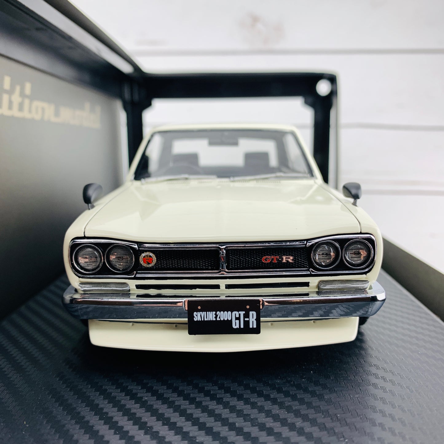 Ignition Model 1/18 Nissan Skyline 2000 GTR KPGC10 White IG1787