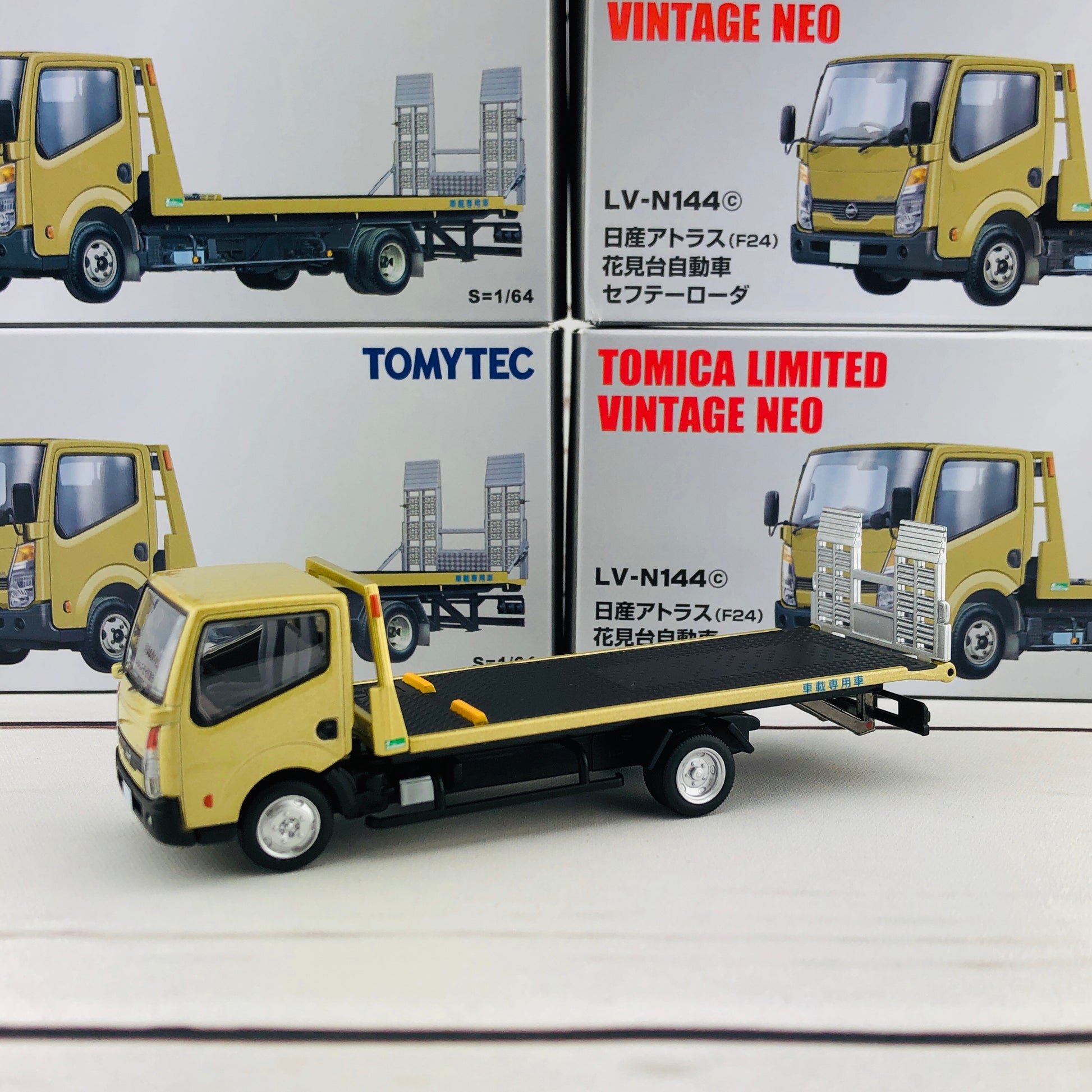 Tomica Limited Vintage Tomytec Nissan Atlas (F24) Hanamidai Safety Loader Gold 1/64 LV-N144c