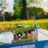 TOMYTEC Tomica Limited Vintage NEO 1/64 Mazda Porter Cab with three-way open (green) and figures LV-198a