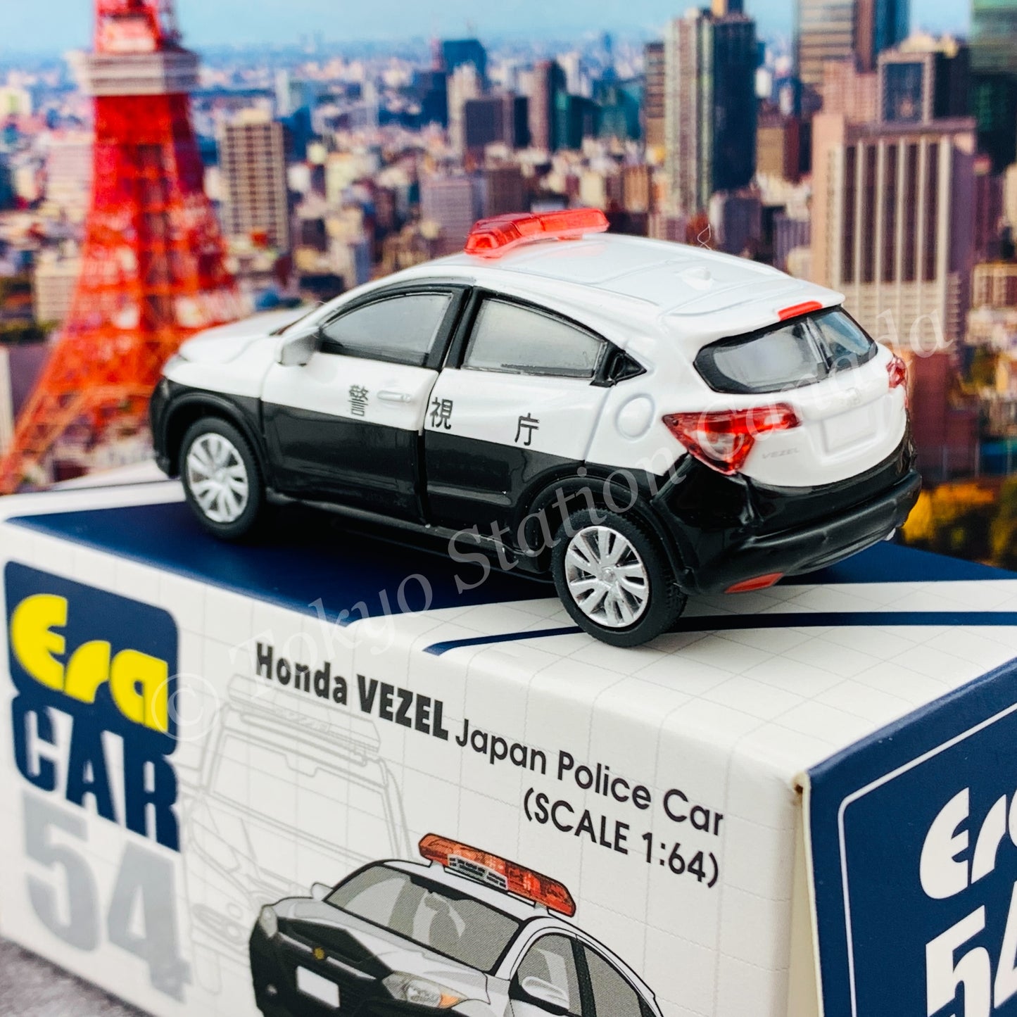 ERA CAR 1/64 54 Honda Vezel Japan Police with Traffic Police Officer Figure 4897099931584