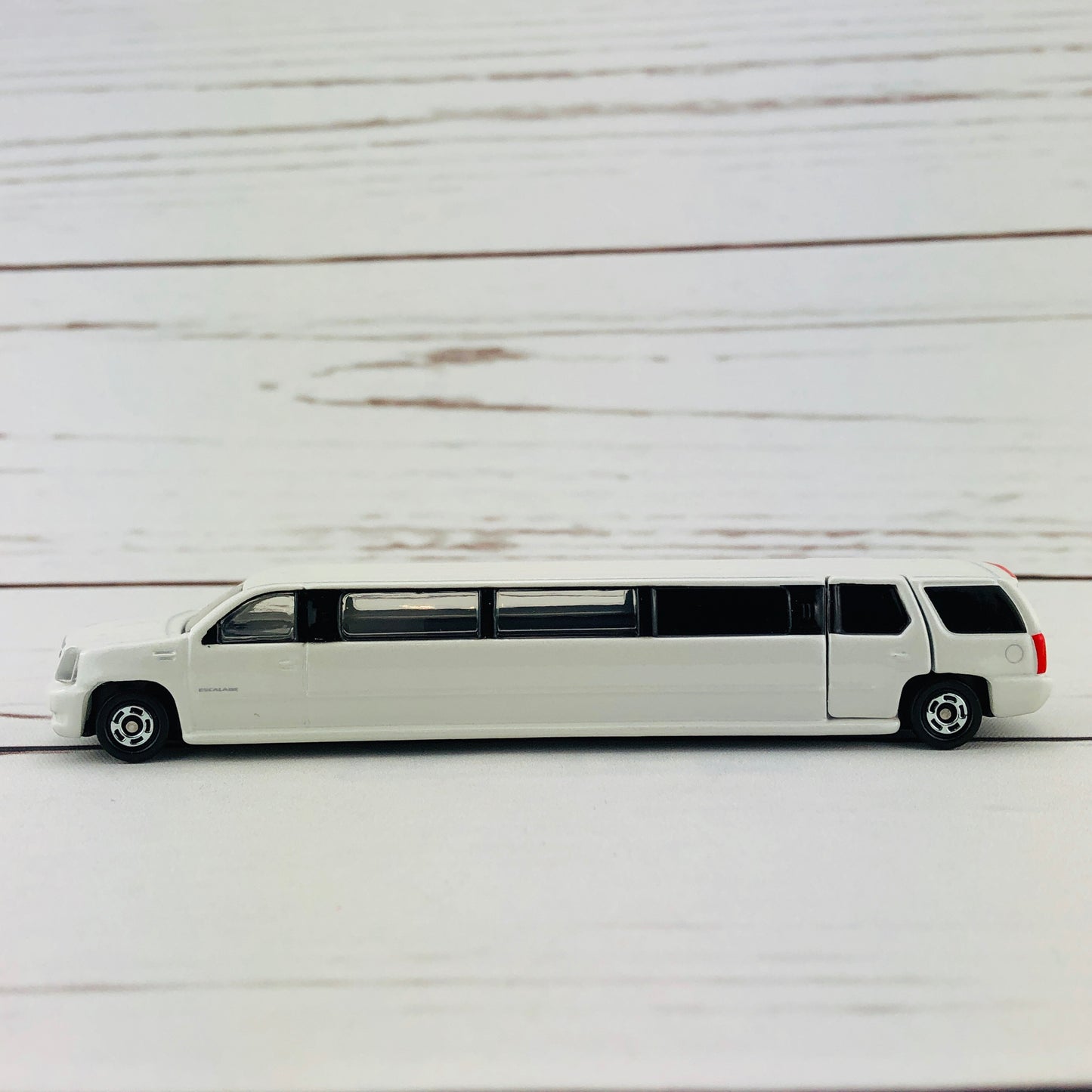 TOMICA No.136 Cadillac Escalade