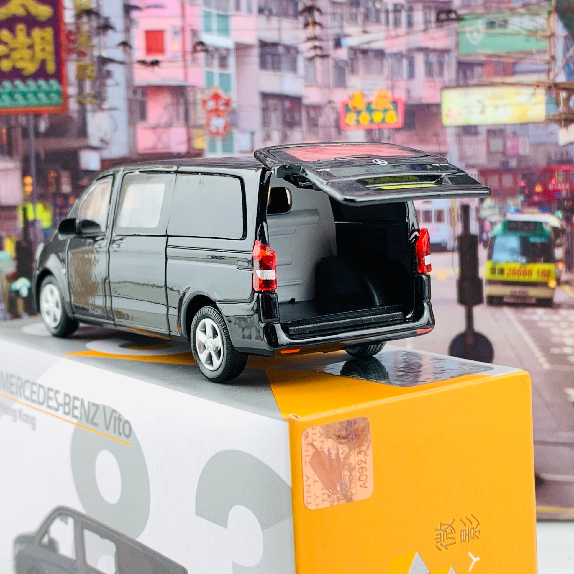Tiny 微影 83 MERCEDES-BENZ Vito ATC64916