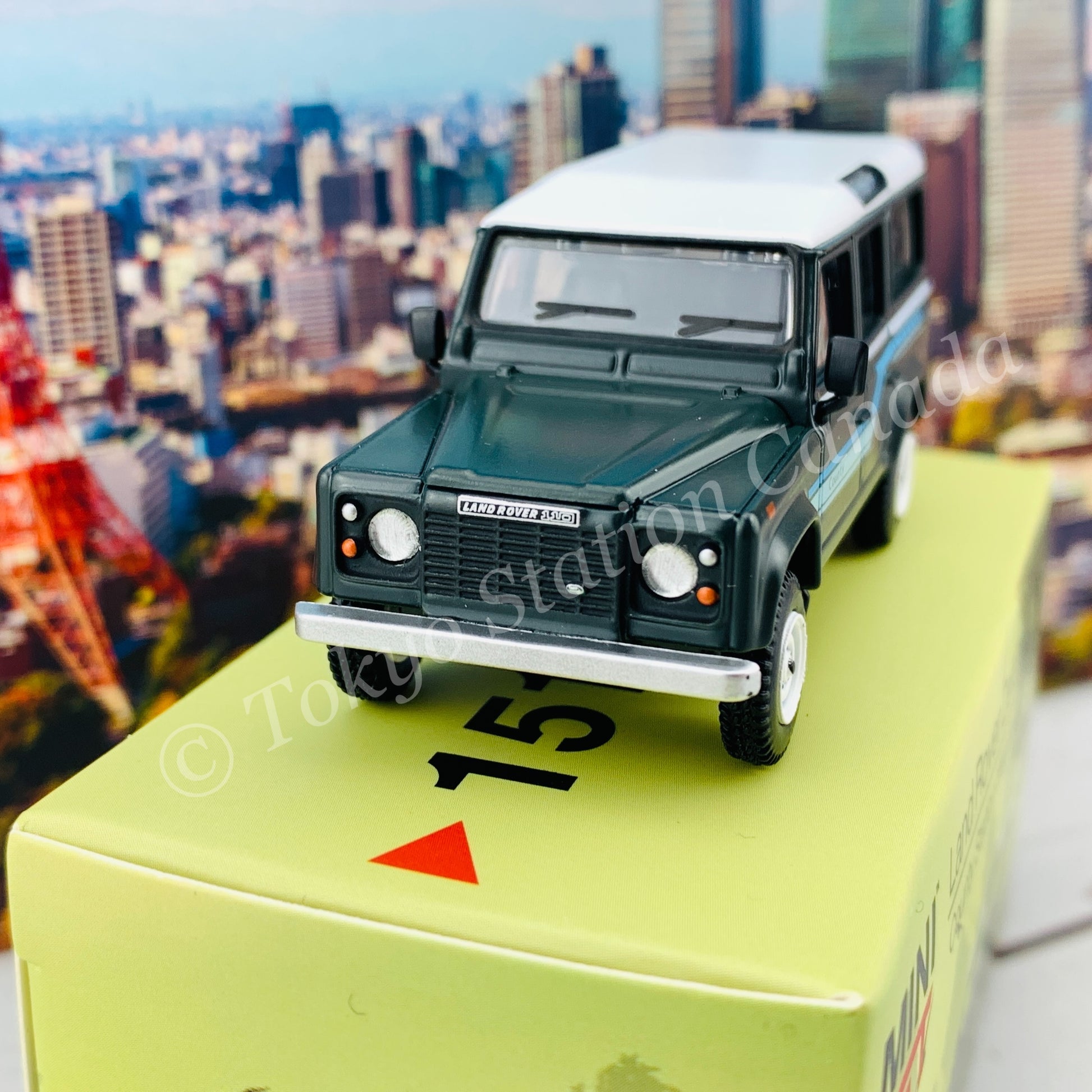 MINI GT 1/64 Land Rover Defender 110  1985 County Station Wagon Grey RHD MGT00151-R