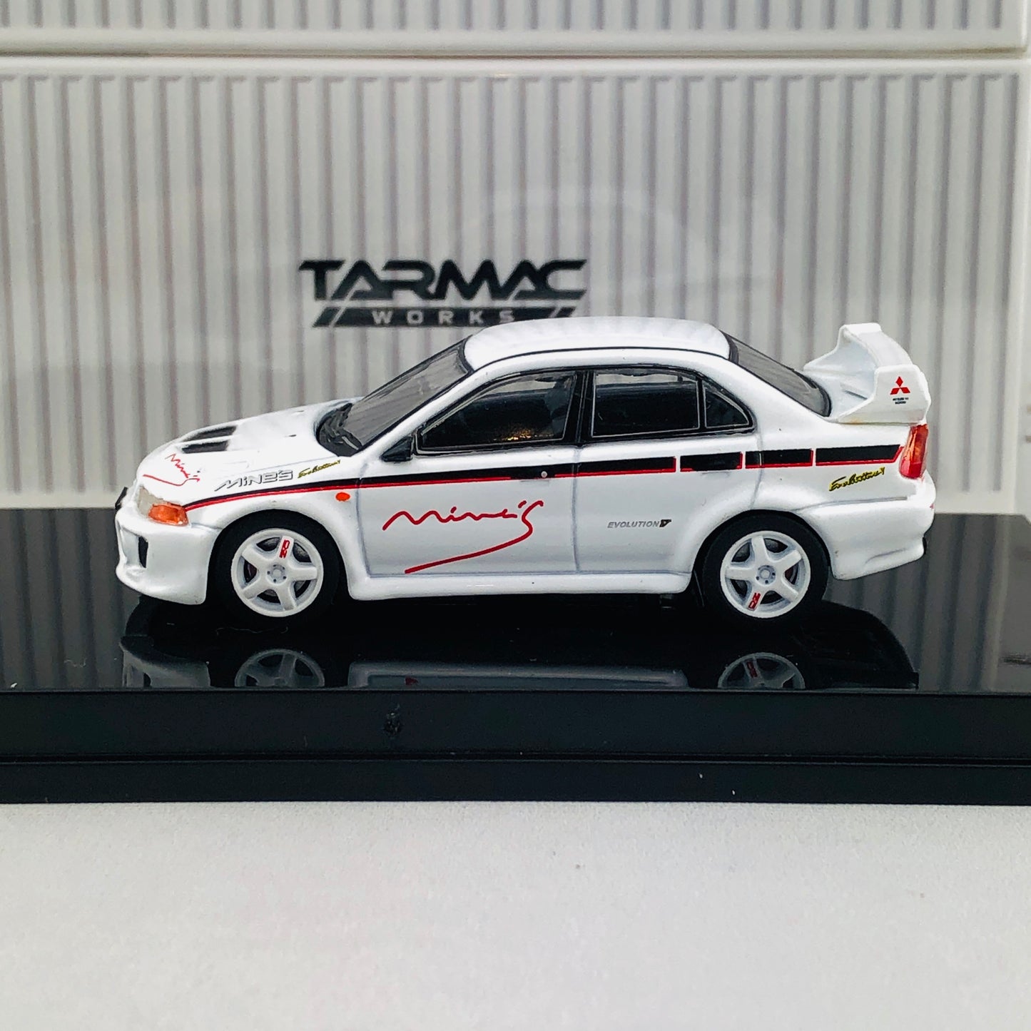 Tarmac Works 1/64 Mitsubishi Lancer Evolution V Tuned by Mine's T64-012-MNE