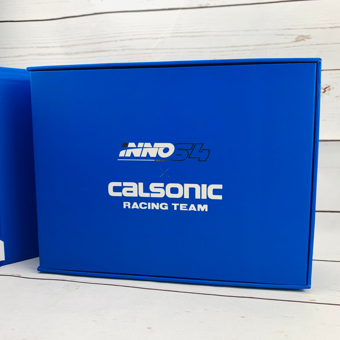 INNO64 1/64 NISSAN SKYLINE GTR (R32) CALSONIC RACING TEAM BOX SET (4 models box set from JTC 1990 to 1993 with acrylic case and special packaging) LIMITED PRODUCTION SERIES IN64-R32-CASET
