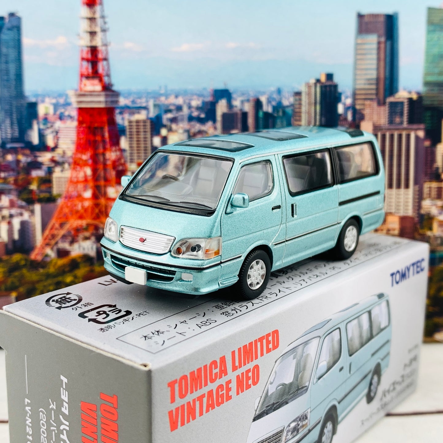 Tomytec Tomica Limited Vintage Neo 1/64 Toyota Hiace Wagon Super Custom G 2002 (Light green) LV-N216b