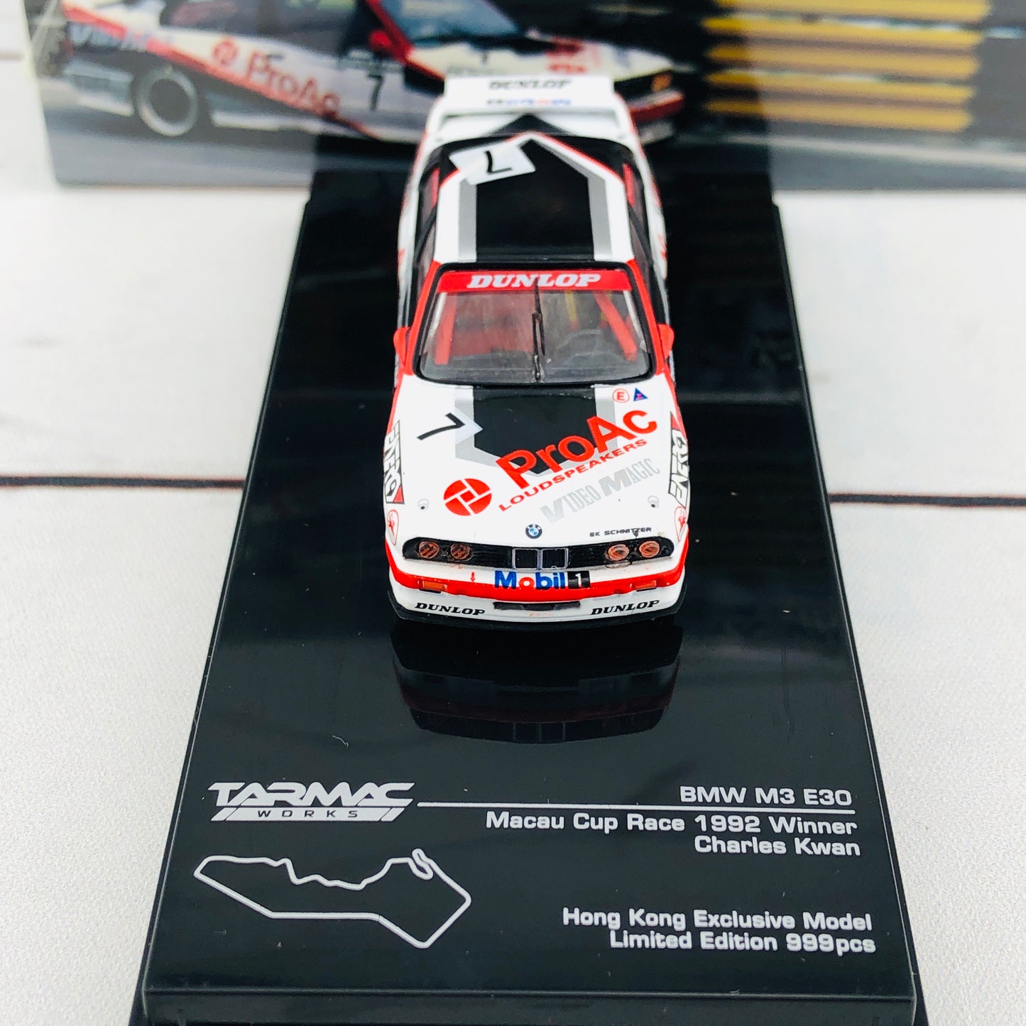 Tarmac Works 1/64 BMW M3 E30 Macau Cup Race 1992 Winner Charles Kwan