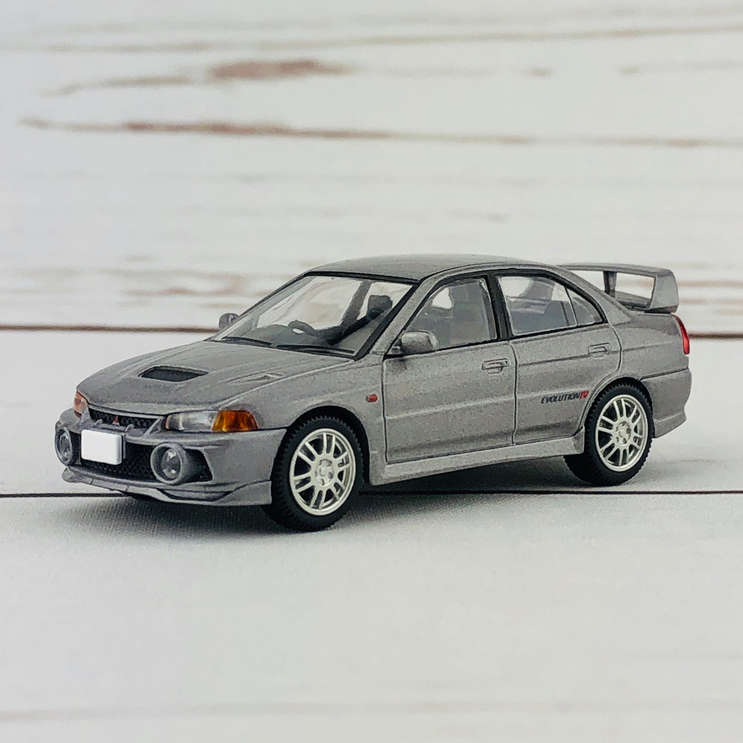 Tomica Limited Vintage Neo Mitsubishi Lancer Evolution IV GSR Silver (1996) LV-N186a