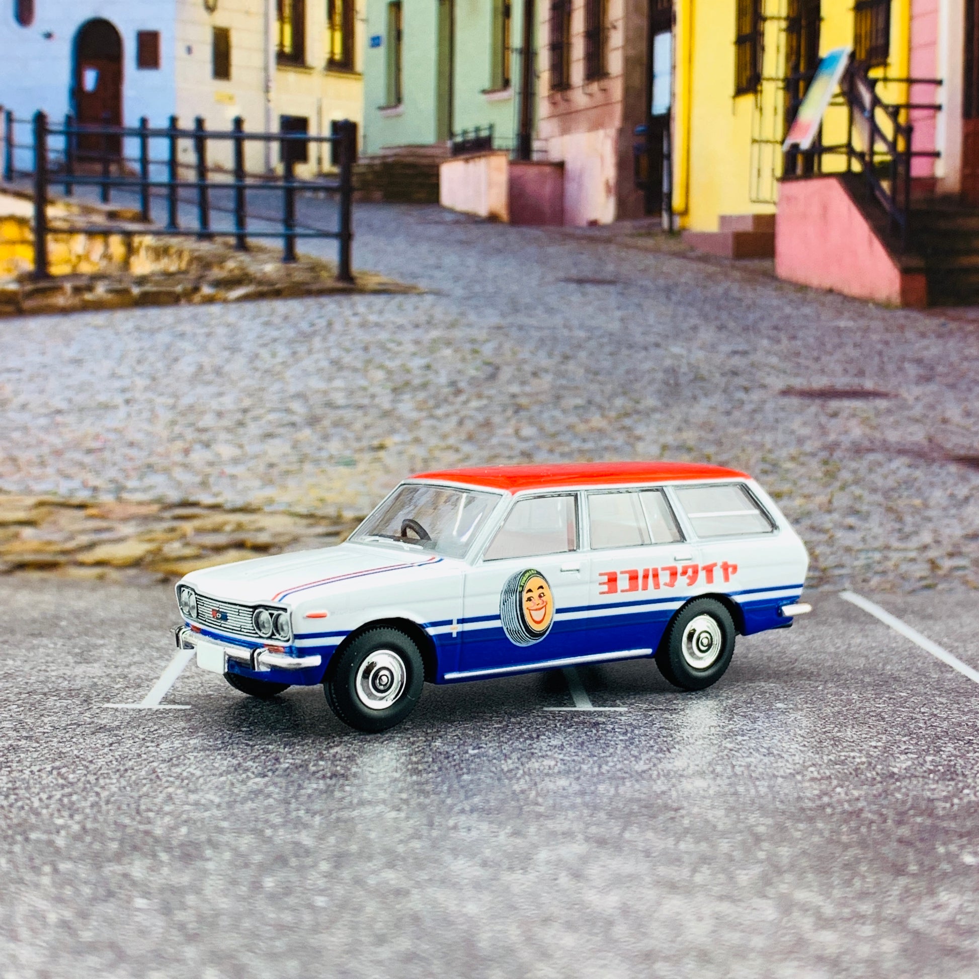 Tomica Limited Vintage 1/64 Datsun Bluebird Van Yokohama Tire LV-81d