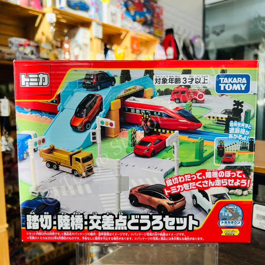 TAKARA TOMY Tomica World Tomica Town Railroad Crossing, Overpass, Intersection Road Set 4904810209577