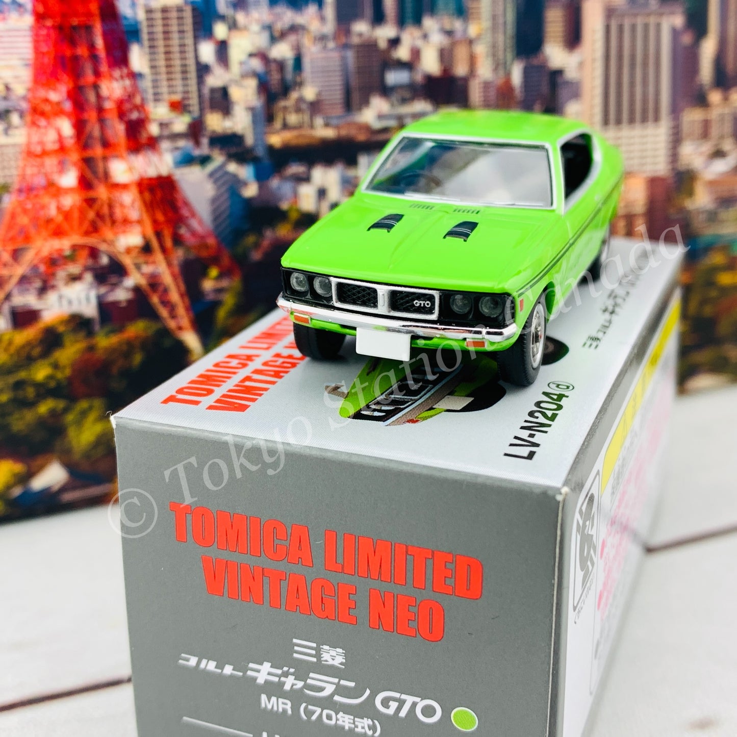 Tomytec Tomica Limited Vintage Neo 1/64 Mitsubishi Colt Galant GTO MR 1970 (Yellow Green) LV-N204d