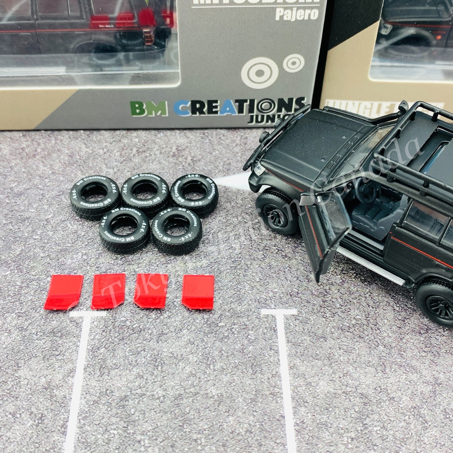 BM CREATIONS JUNIOR 1/64 Mitsubishi Pajero 2nd Generation JUNGLE PACK Matt Black LHD 64B0043