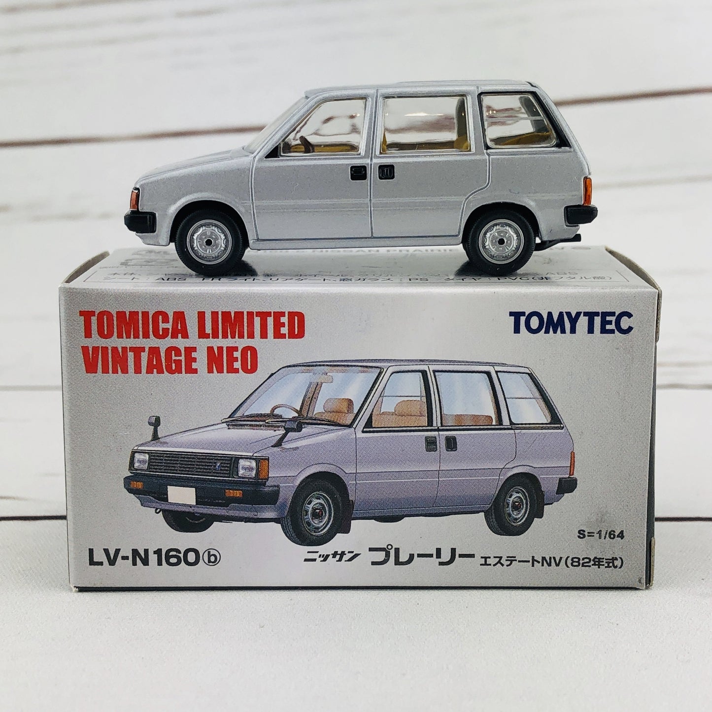 Tomica Limited Vintage 1/64 Nissan Prairie Estate NV (1982) LV-N160b