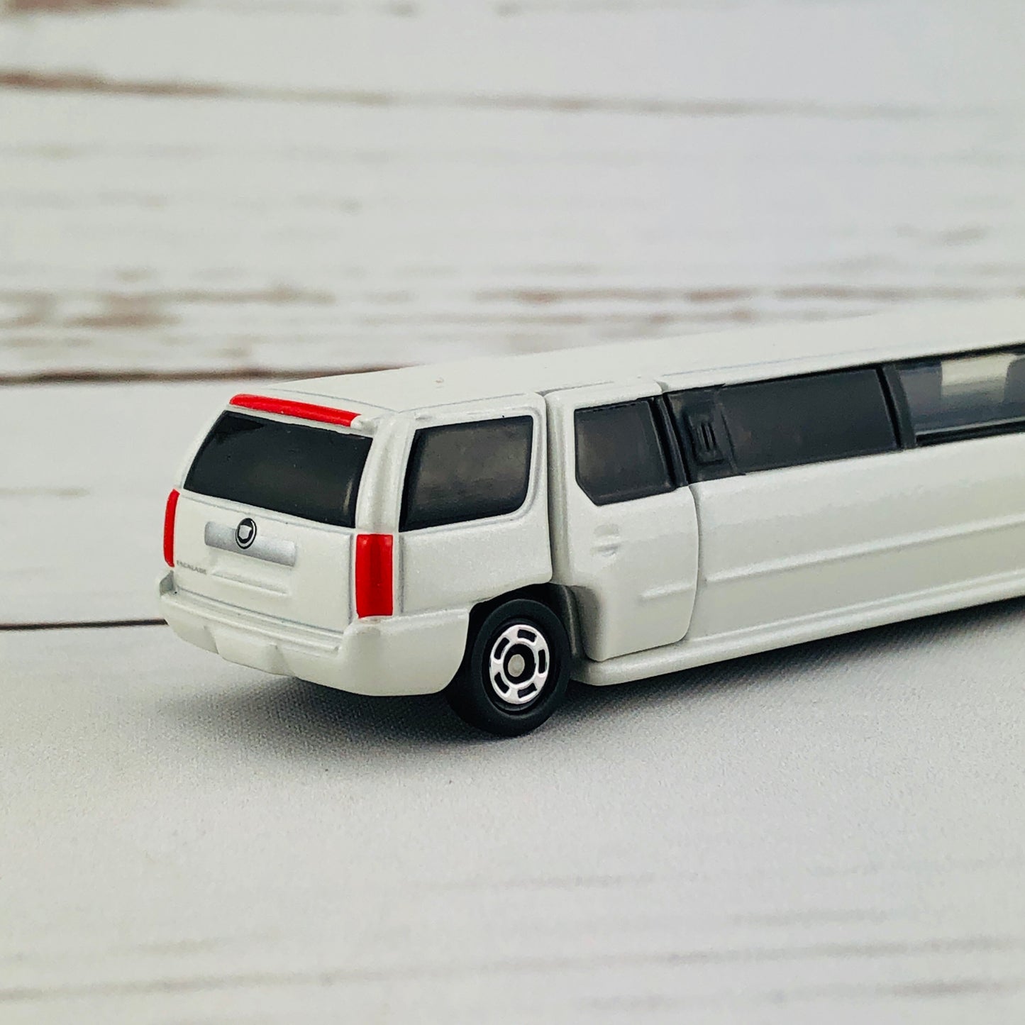 TOMICA No.136 Cadillac Escalade