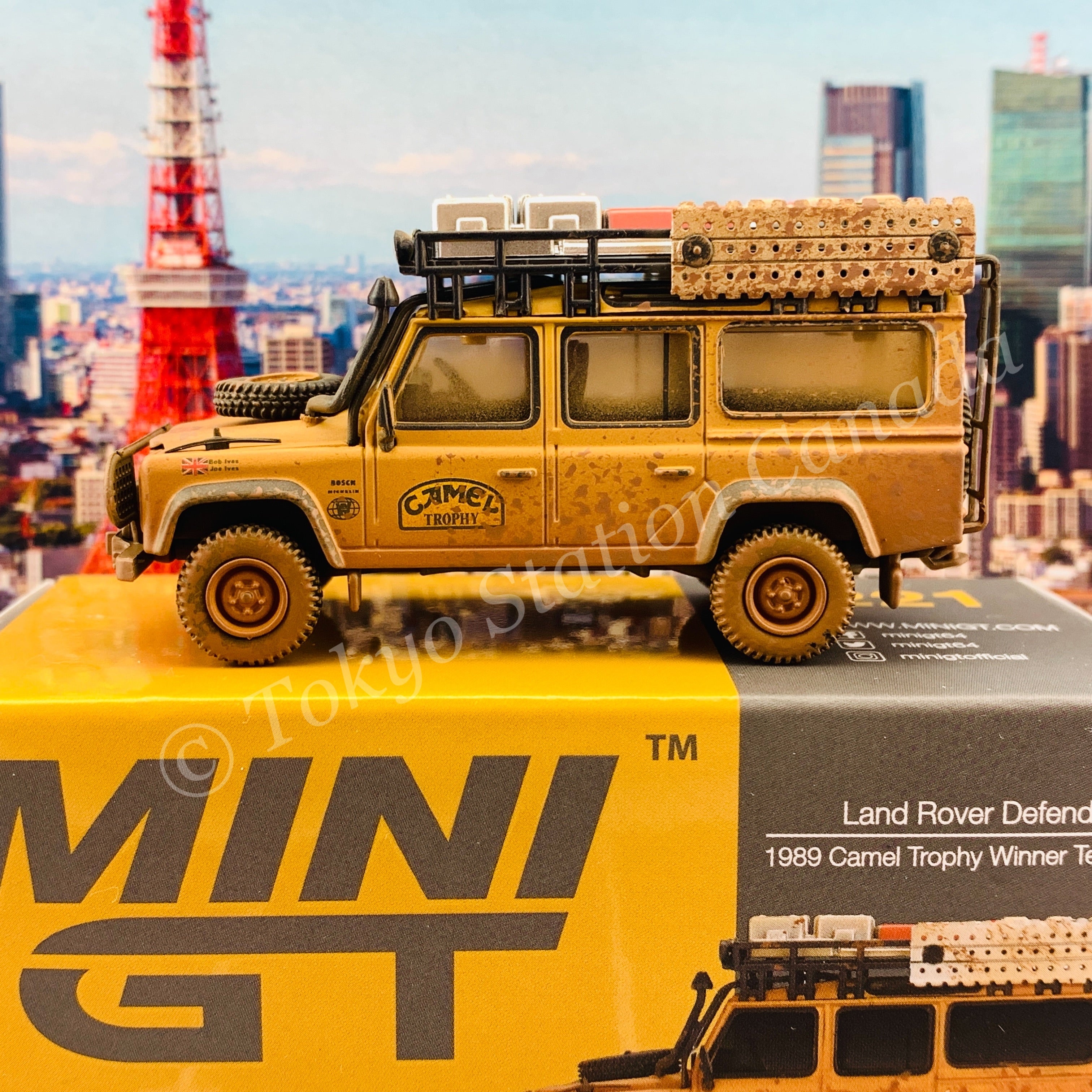 MINI GT 1/64 Land Rover Defender 110 (1989 Camel Trophy Winner