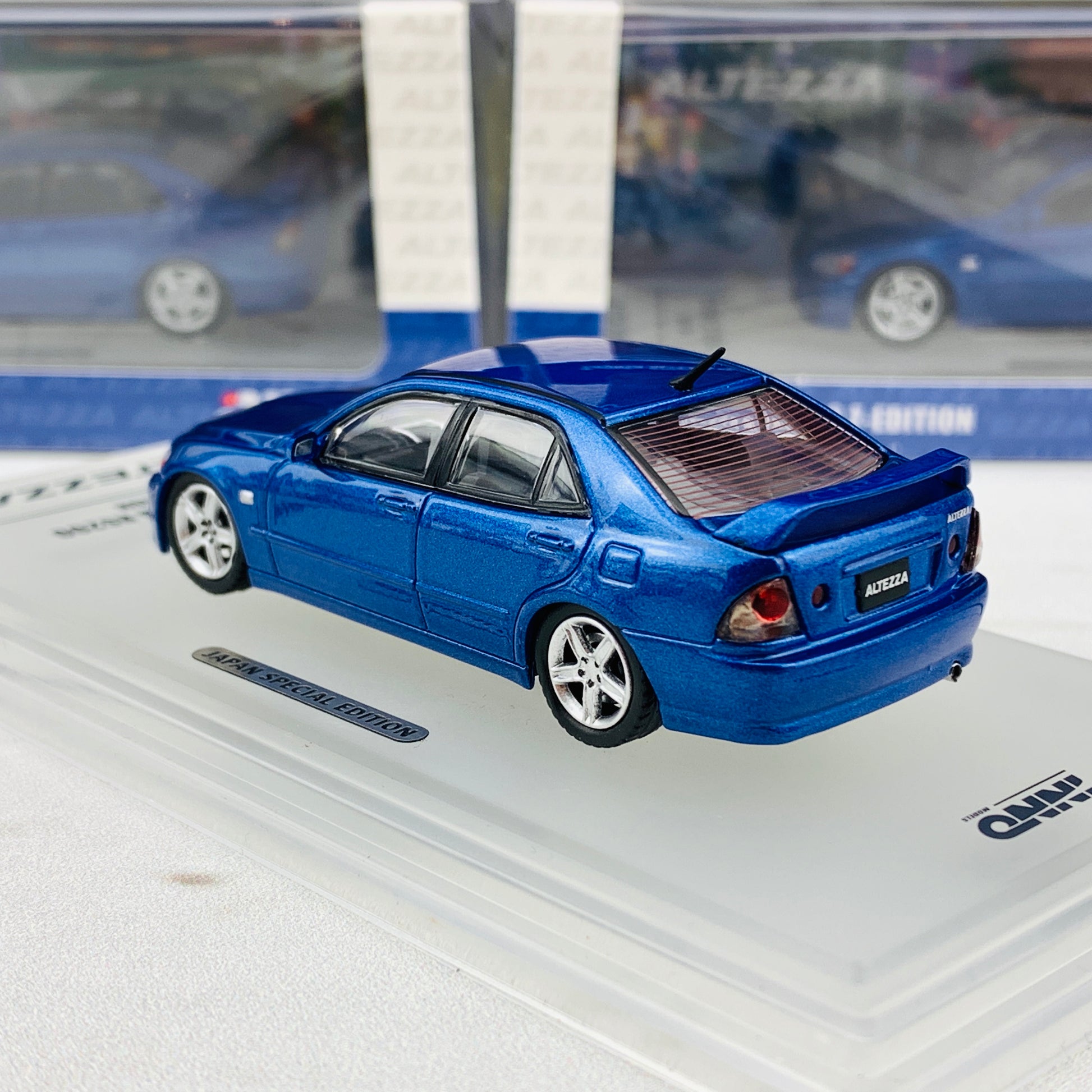 NNO64 1/64 Toyota Altezza RS200 Z-Edition with extra wheels set and carbon hood water slide decals IN64-RS200-BLU