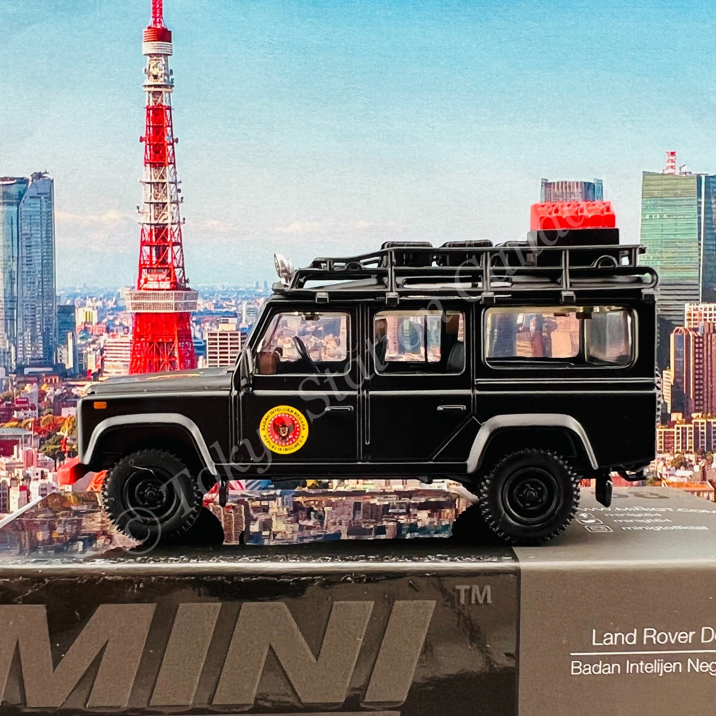 MINI GT 1/64 Land Rover Defender 110 Badan Intelijen Negara Indonesia - EMS Exclusive RHD MGT00158-R