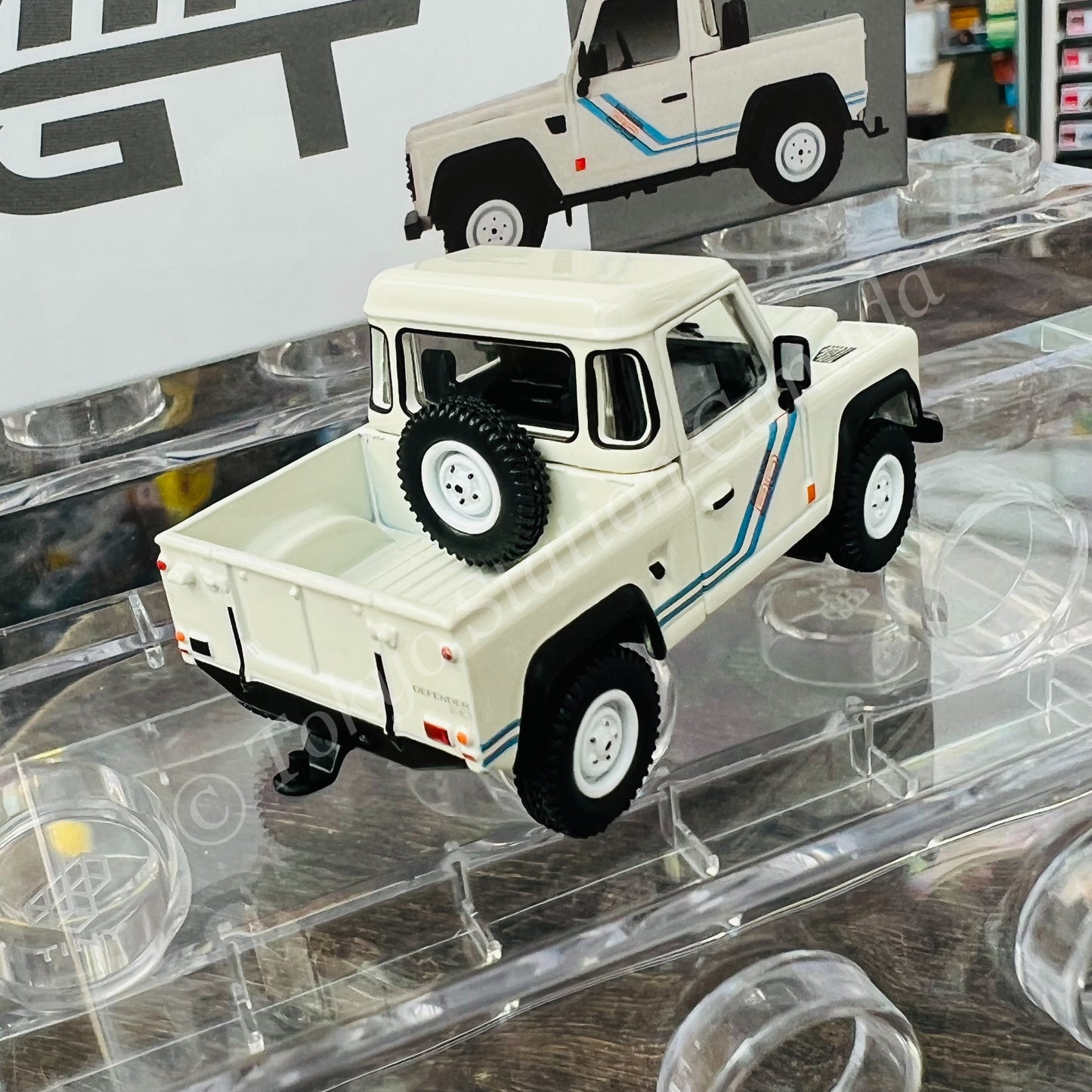 MINI GT 1/64 Land Rover Defender 90 Pickup White RHD MGT00338-R