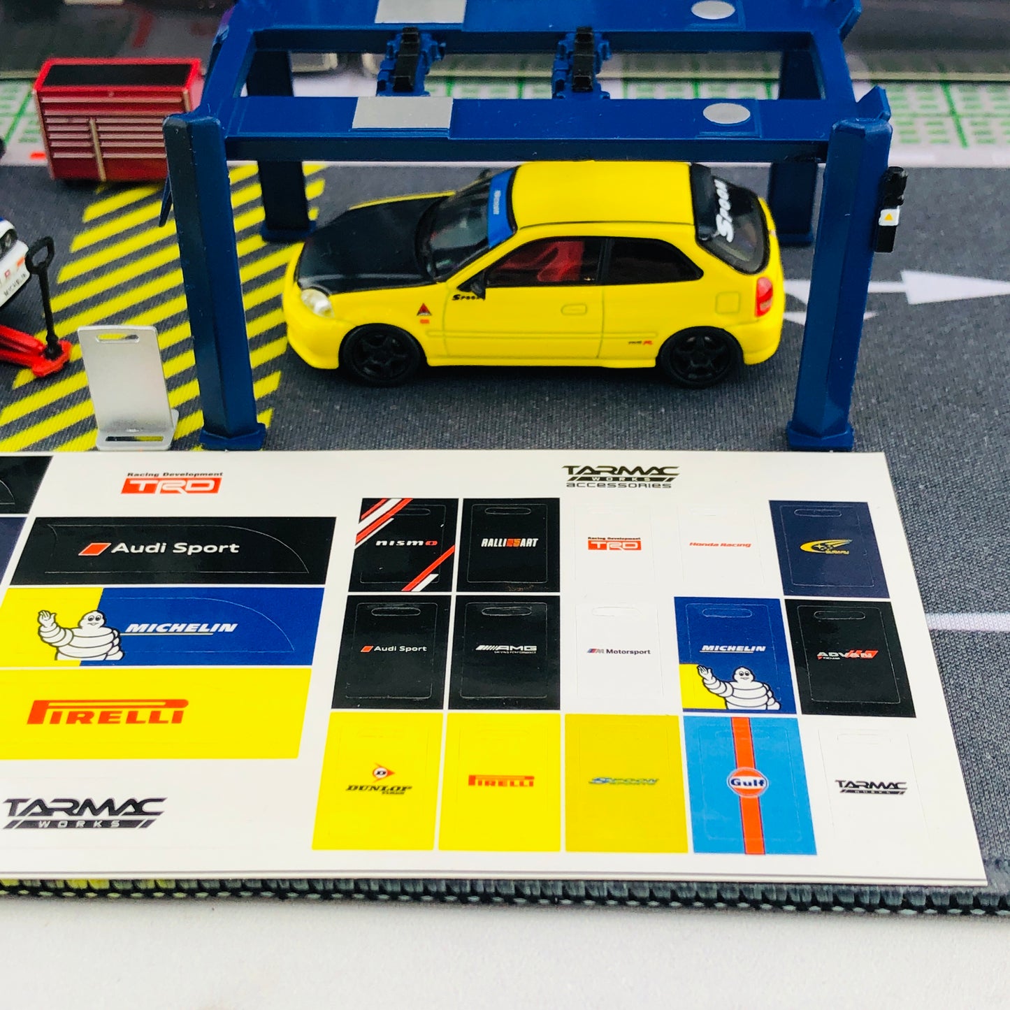 Tarmac Works 1/64 Garage Tool Set T64A-001-BL