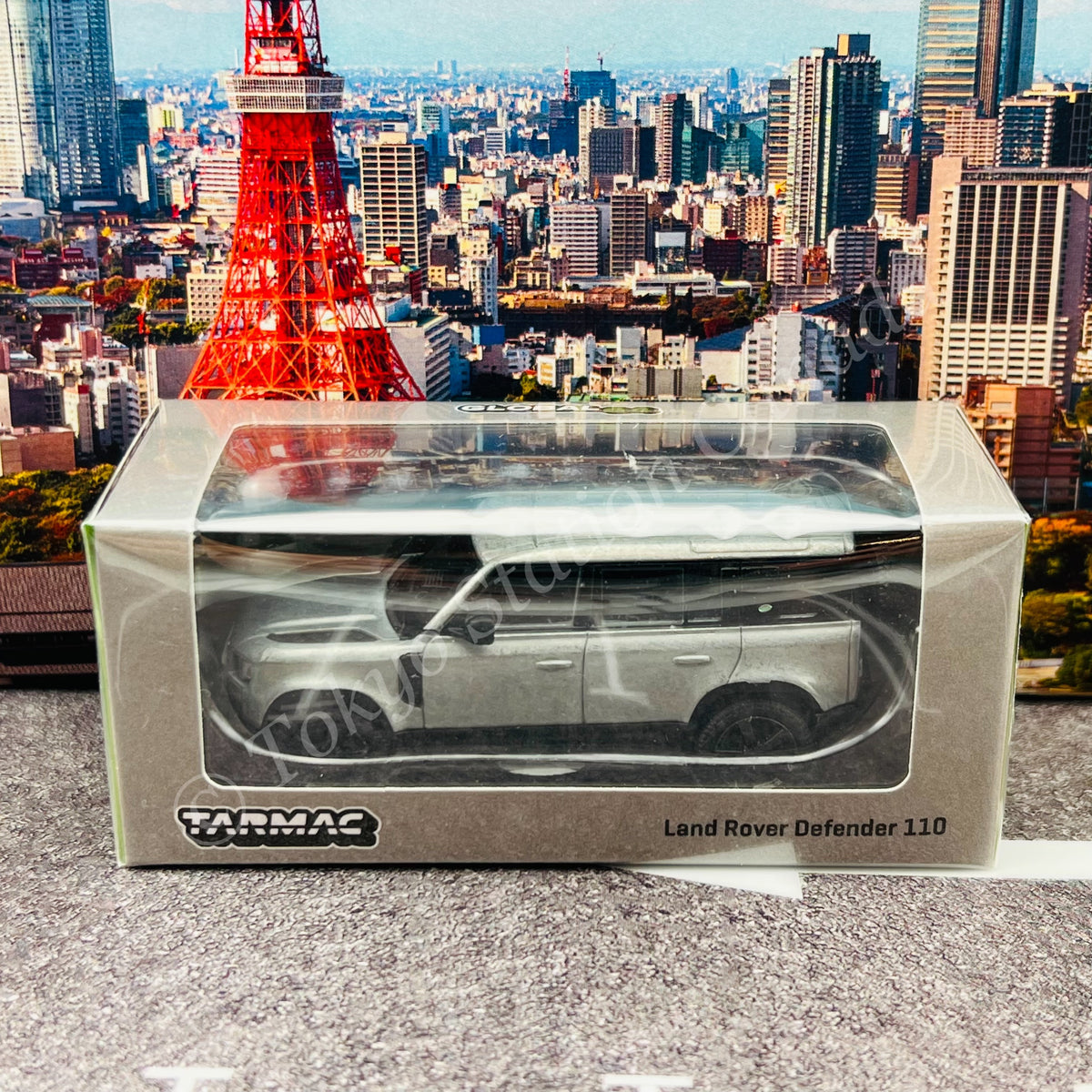 CHASE CAR TARMAC WORKS 1/64 GLOBAL64 Land Rover Defender 110 Black Met ...