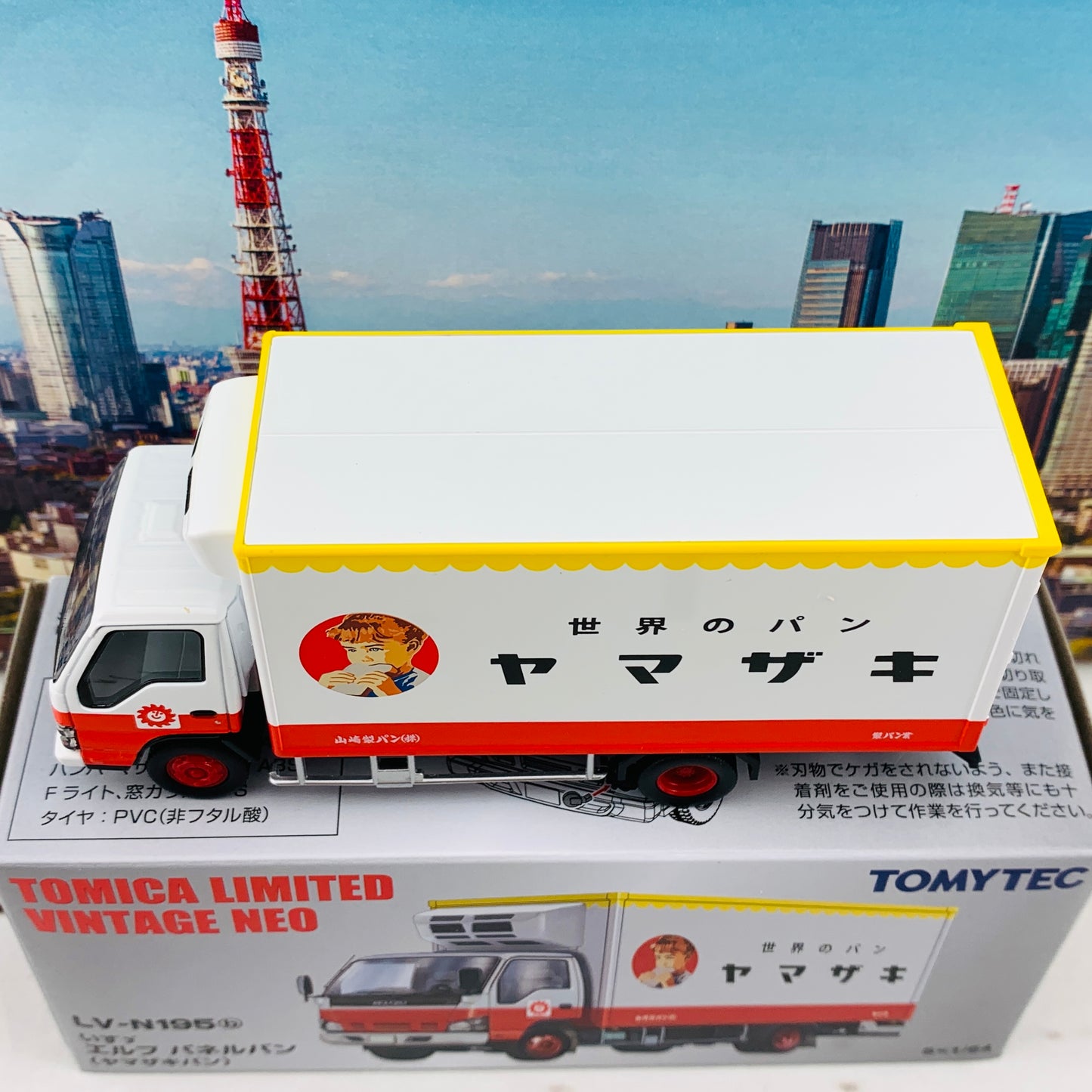 Tomytec Tomica Limited Vintage Neo 1/64 Isuzu Elf Panel Van (Yamazaki Bread) LV-N195b