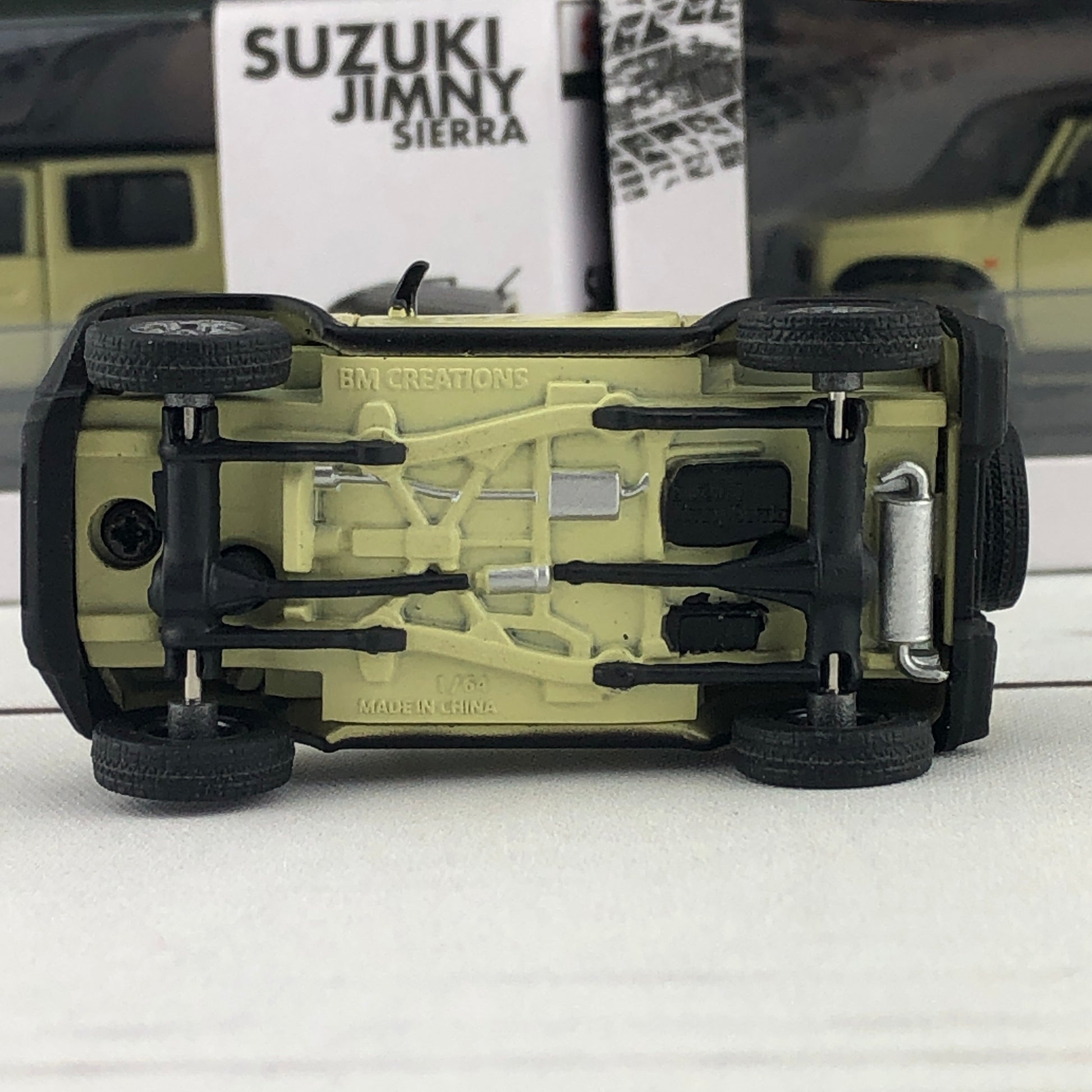 BM Creations 1/64 Suzuki Jimny Sierra (JB74) RHD - Chiffon Ivory Metallic/Bluish Black Pearl 3 Top 64B0001