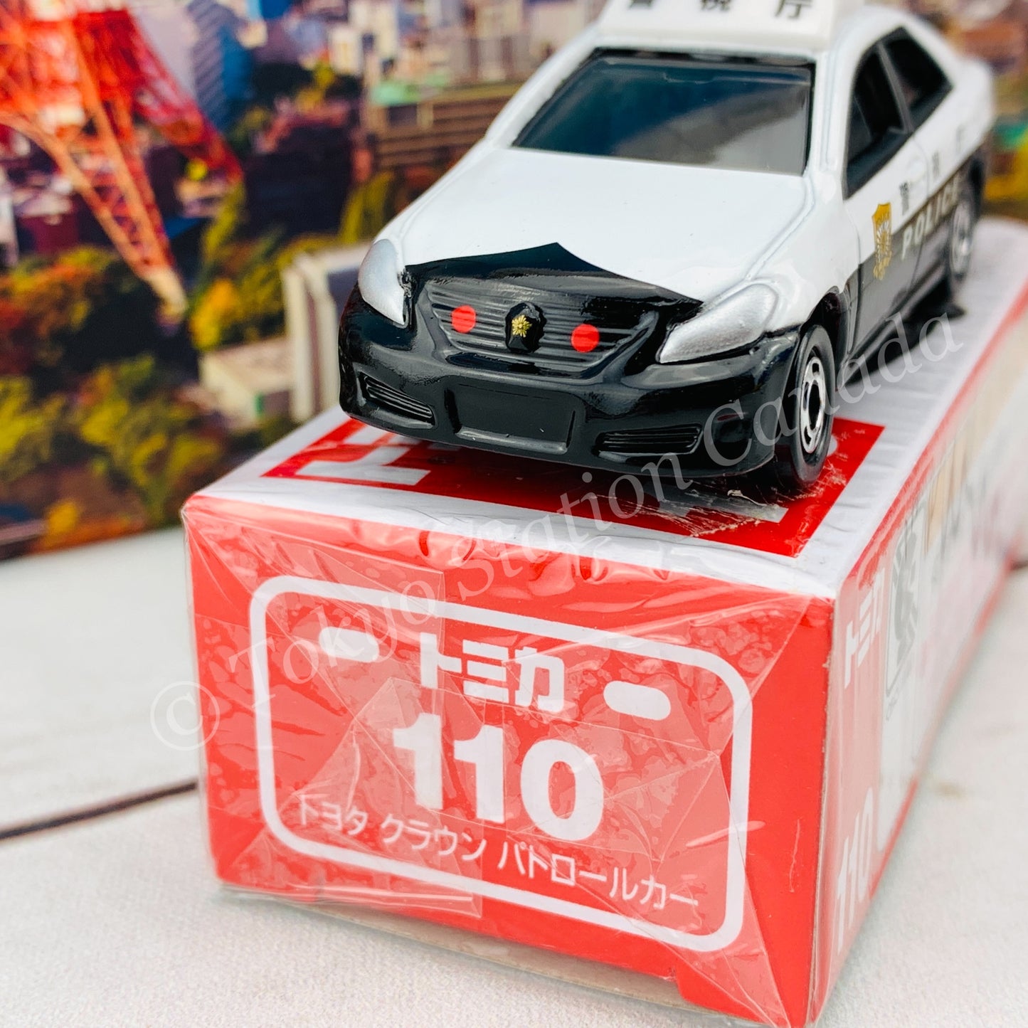TOMICA 110 Toyota Crown Patrol Car 4904810392705