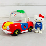 DREAM TOMICA Ride On R02 Hello Kitty x Apple Car