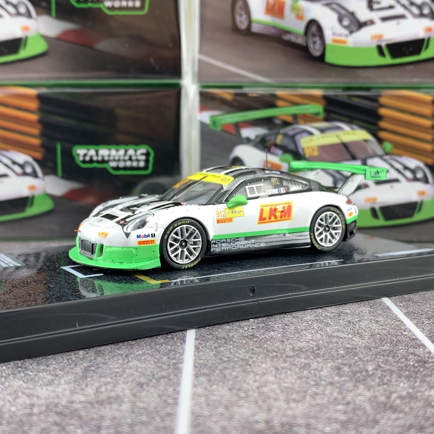 Tarmac Works 1/64 Porsche 911 GT3 R Macau GT Cup FIA GT World Cup 2016 2nd Place Kevin Estre T64-032-16MGP912