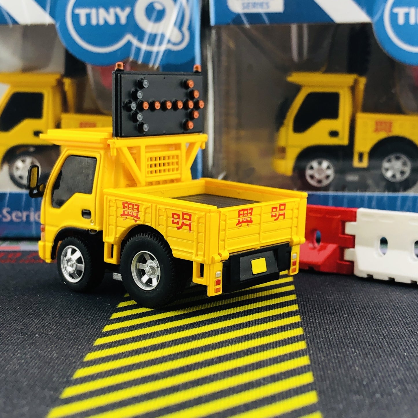 Tiny Q Pro-Series 12 - ISUZU N-Series 1993 Contruction Truck TinyQ-12a