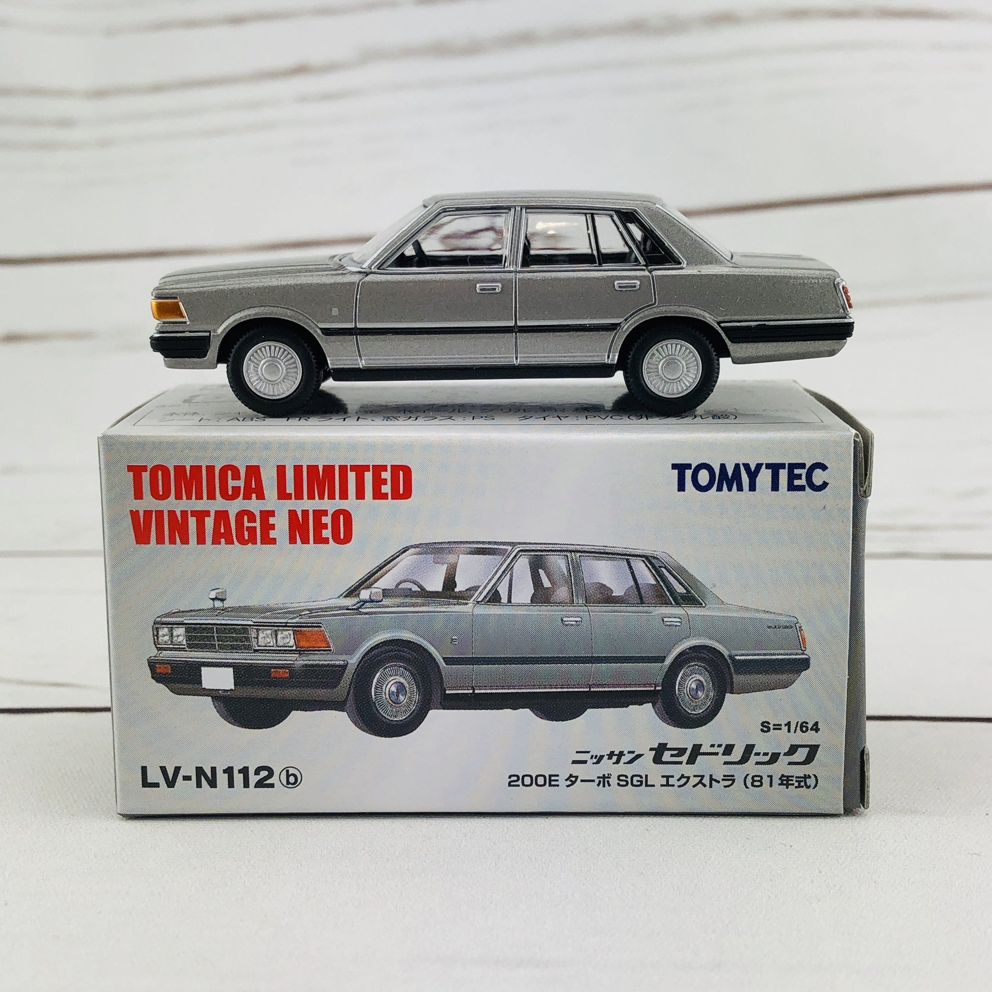 Tomica Limited Vintage 1/64 Nissan Cedric 200E Turbo (1981) LV-N112b