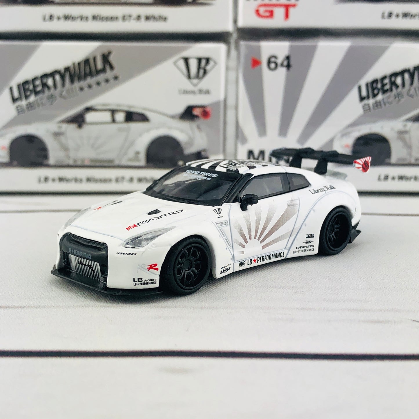 MINI GT 1/64 LB★WORKS Nissan GT-R (R35) Type 1 , Rear Wing ver 1+2 White RHD MGT00064-R