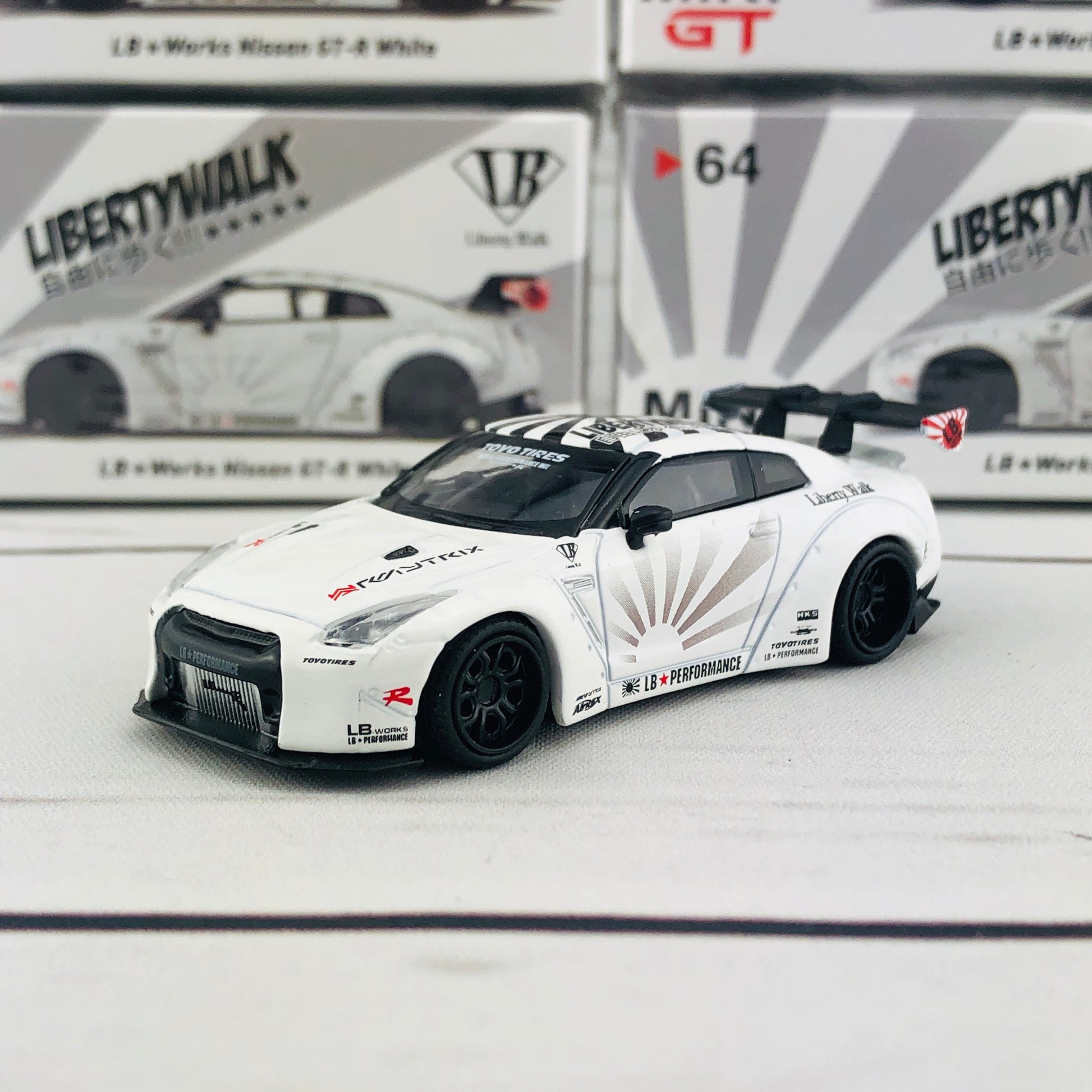 MINI GT 1/64 LB★WORKS Nissan GT-R (R35) Type 1 , Rear Wing ver 1+2 White RHD MGT00064-R