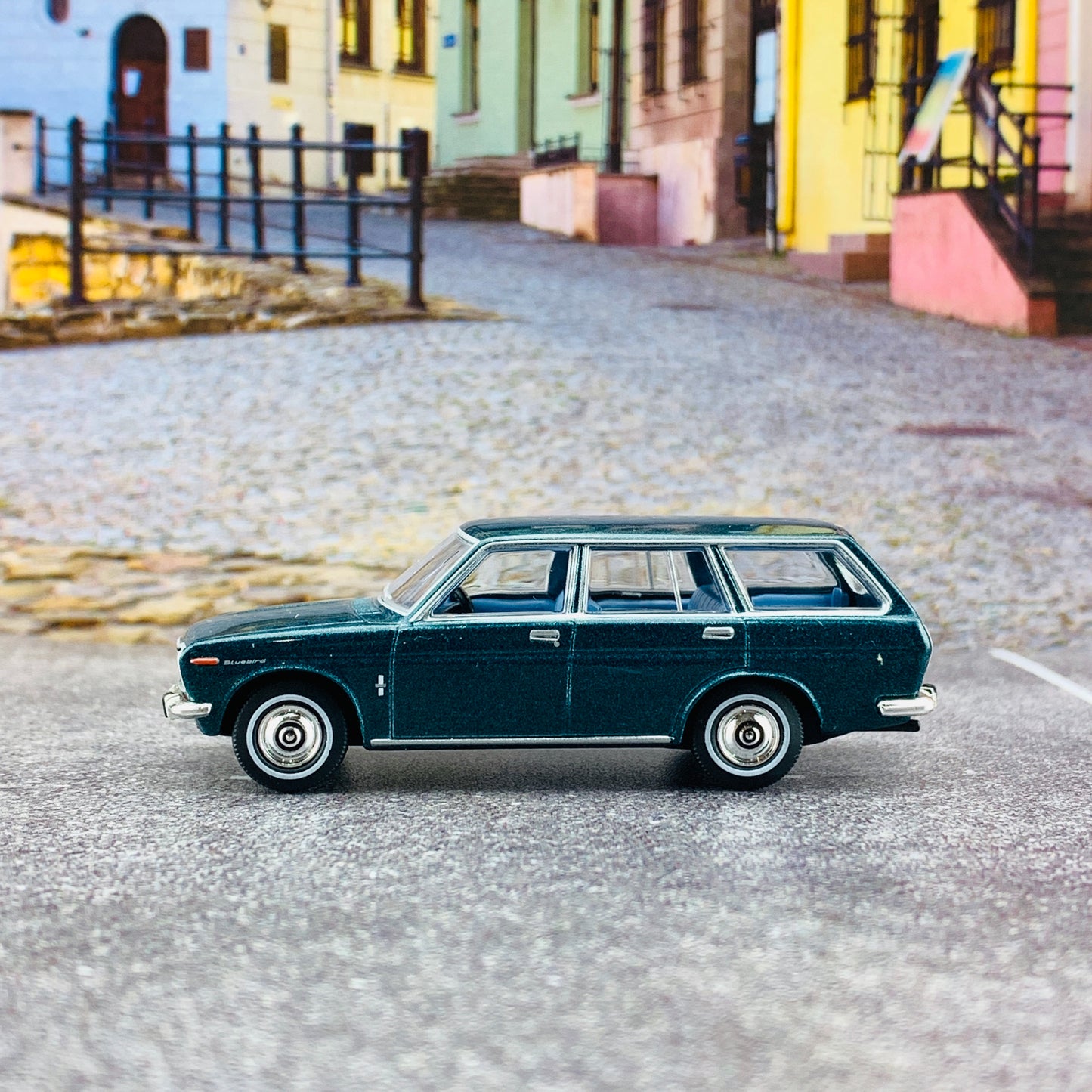 Tomica Limited Vintage 1/64 Datsun Bluebird Estate Wagon LV-81c