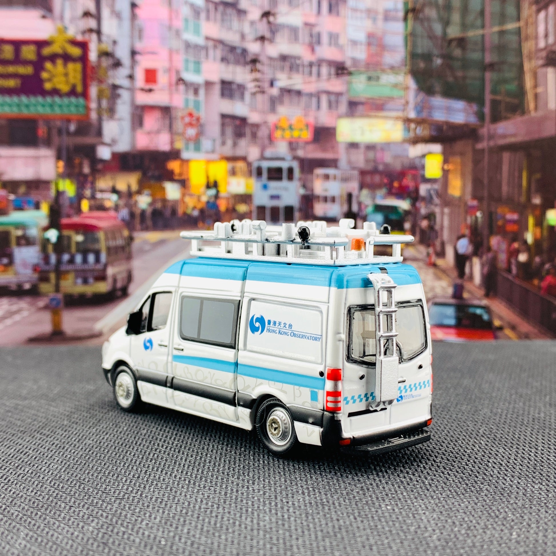 Tiny 微影 40 Mercedes-Benz Sprinter Hong Kong Observatory 天文台追風車 ATC64058