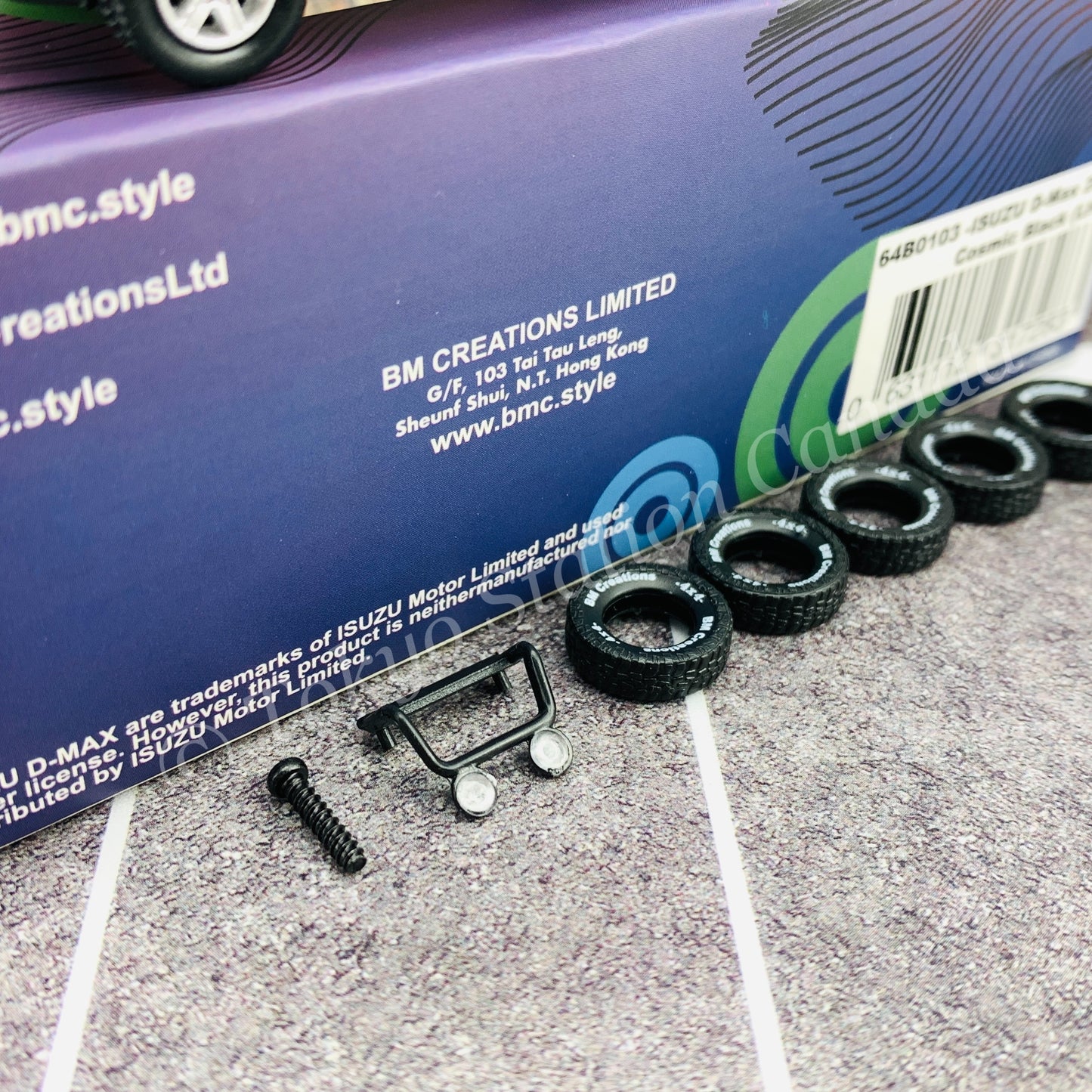 BM CREATIONS JUNIOR 1/64 ISUZU D-MAX 2016 Cosmic Black LHD with Extra Tires 64B0103