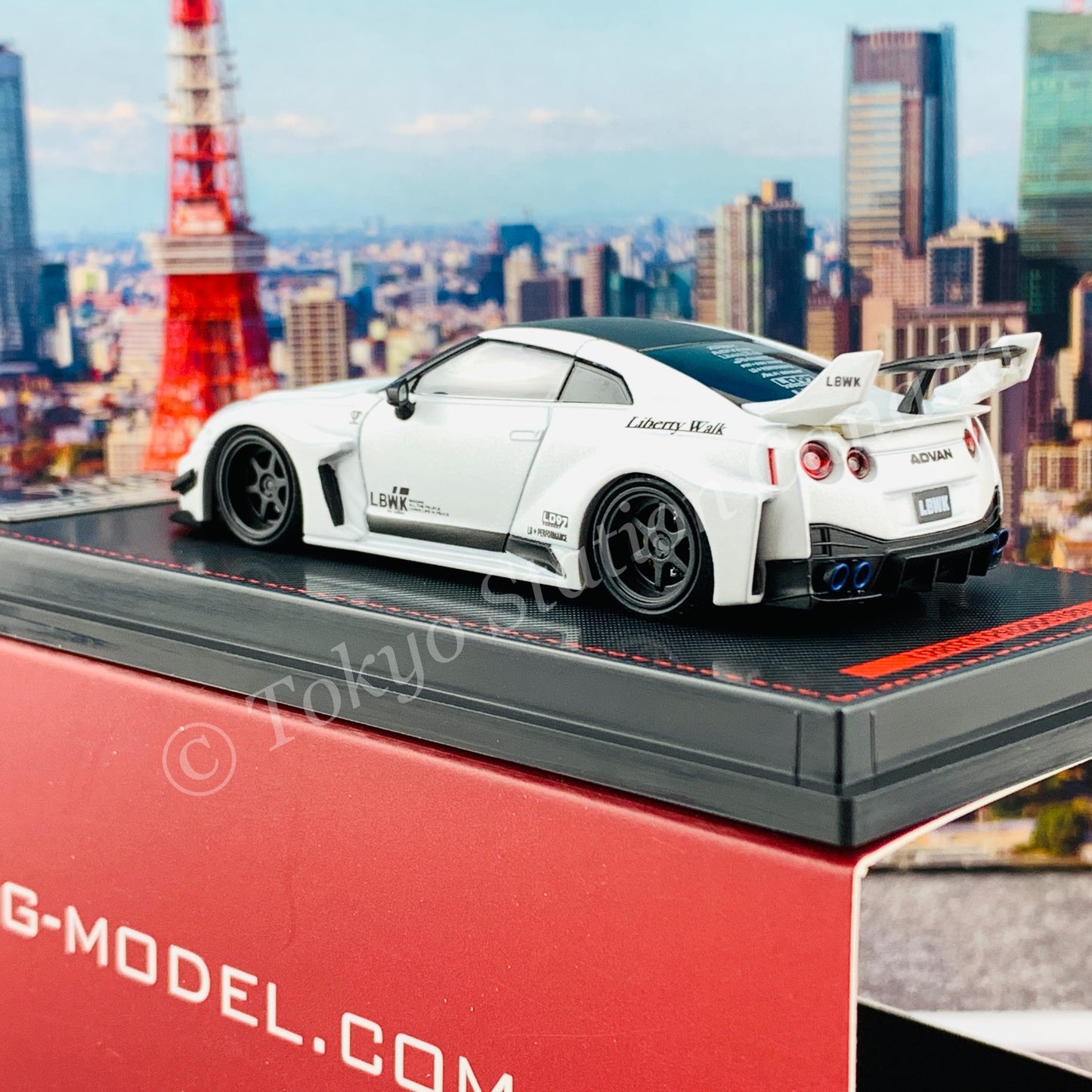 Ignition Model 1/64 LB-Silhouette WORKS GT Nissan 35GT-RR Matte Pearl White IG2380