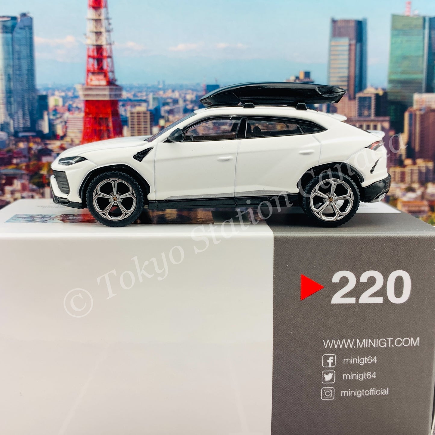 MINI GT 1/64 Lamborghini Urus  Bianco Monocerus Matt w/ Roof Box RHD MGT00220-R