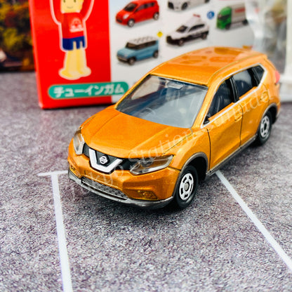 TAKARA TOMY A.R.T.S TOMICA Sign Set #6 - Nissan X-TRAIL with a road sign stand