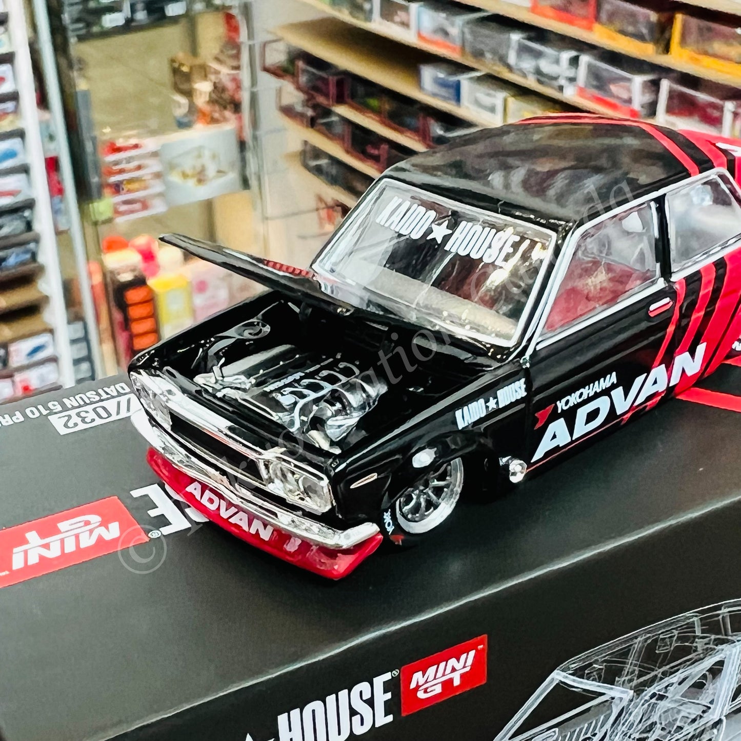 MINI GT x Kaido House 1/64 Datsun 510 Pro Street ADVAN LHD KHMG032