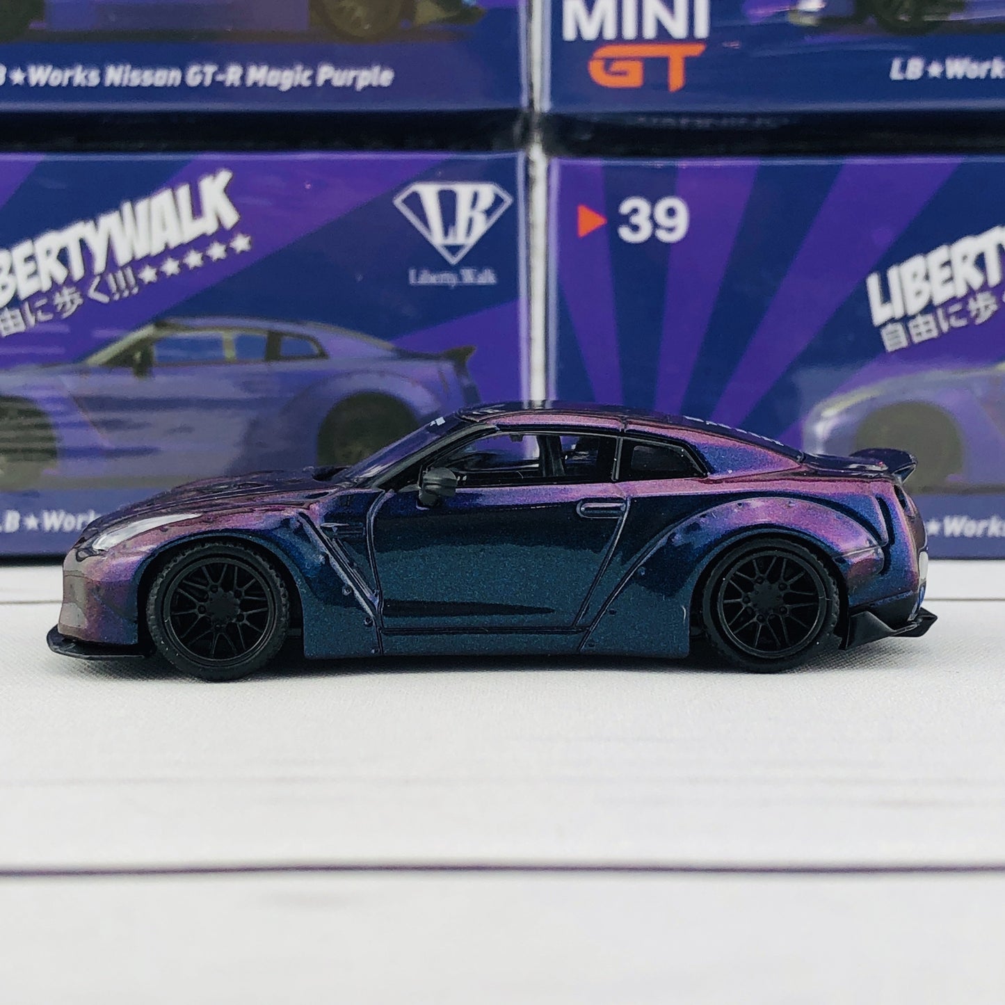 MINI GT 1/64 LIBERTYWALK LB★WORKS Nissan GTR (R35) Type 1, Rear Wing ver 2 Magic Purple Japan Exclusive MGT00039-R