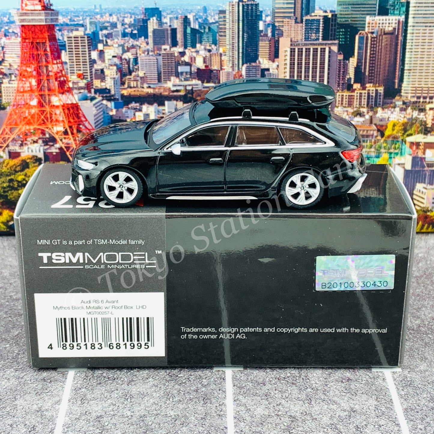 MINI GT 1/64 Audi RS 6 Avant  Mythos Black Metallic w/ Roof Box LHD MGT00257-L