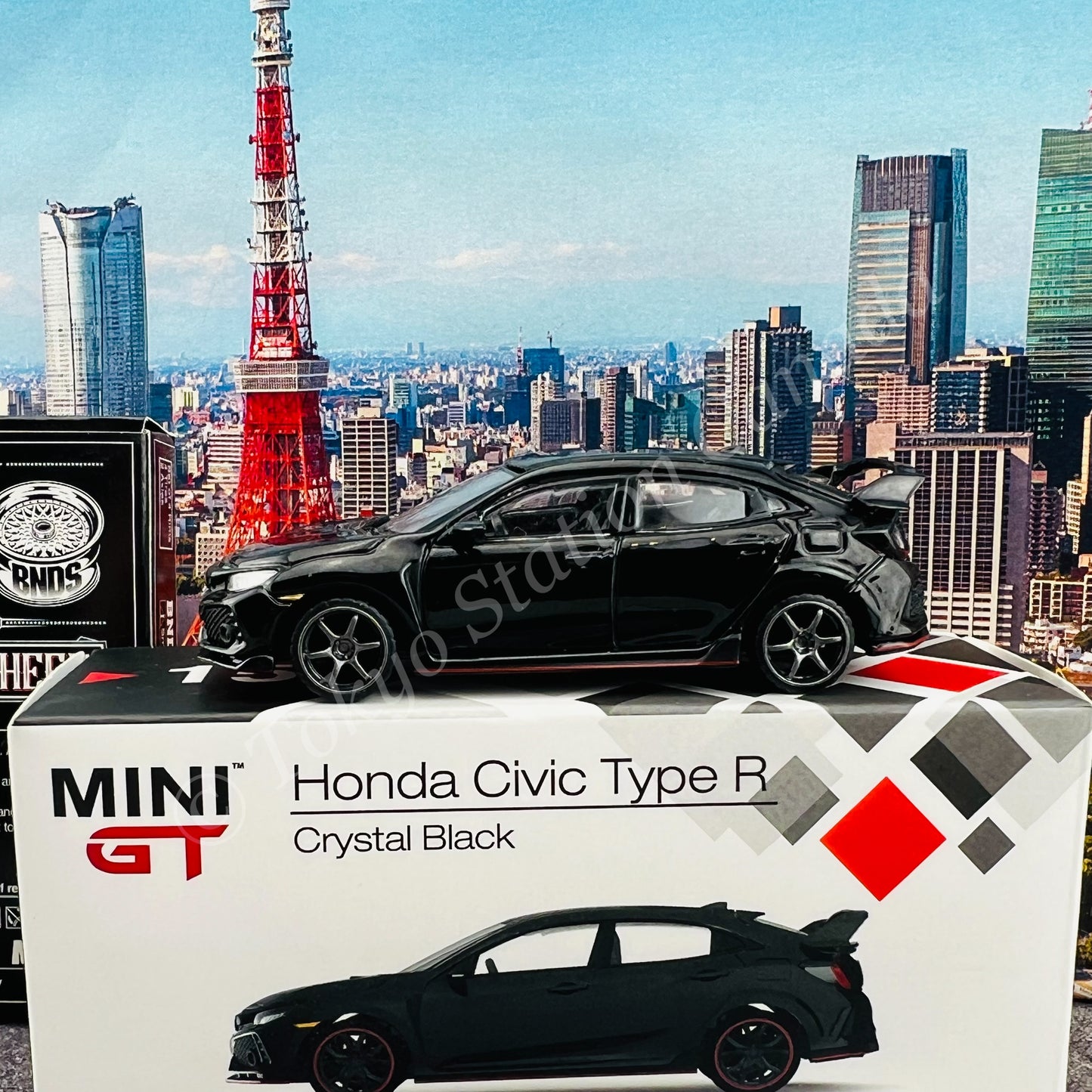MINI GT 1/64 Honda Civic Type R (FK8) Crystal Black LHD with BNDS BC26404-GM wheels