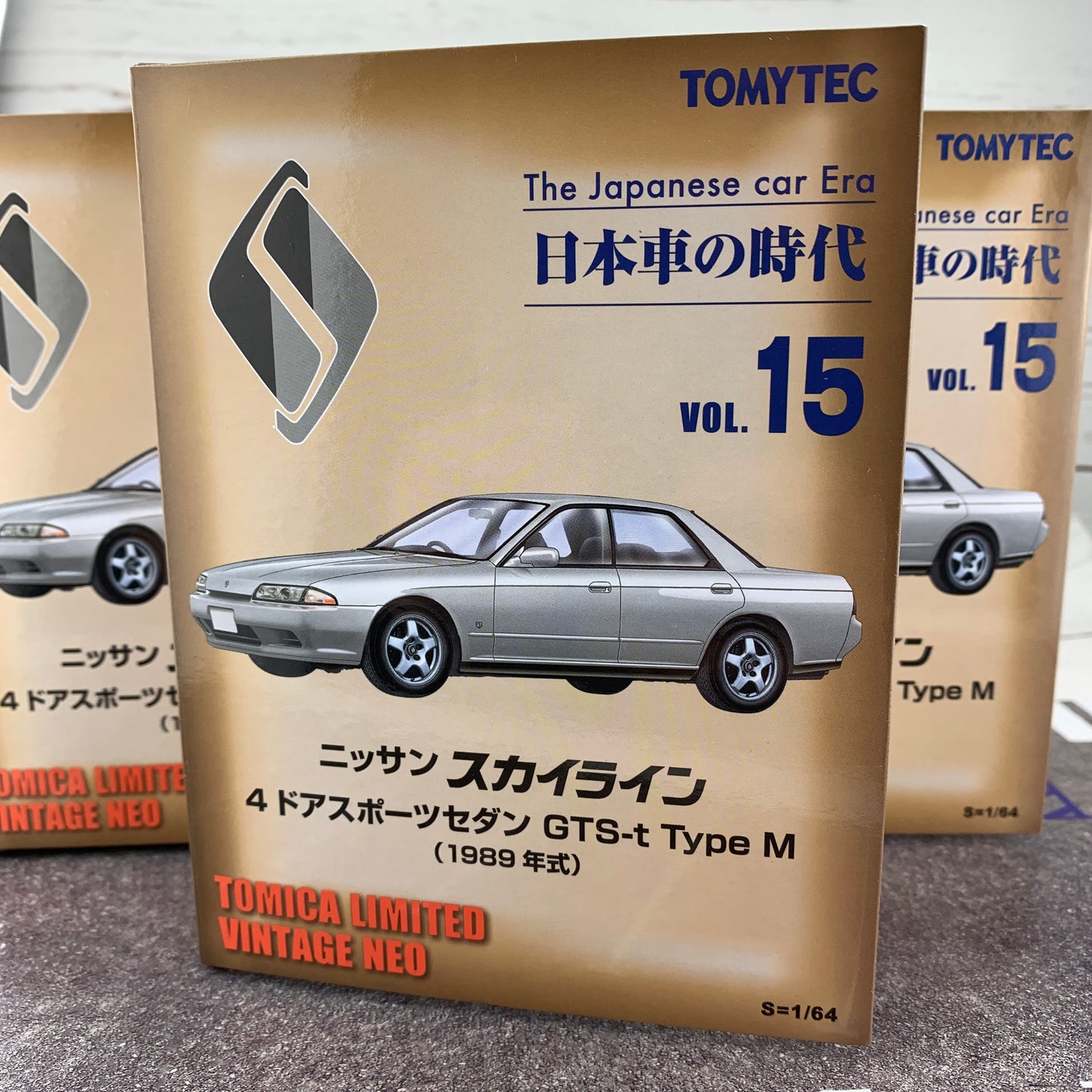 Tomica Limited Vintage Neo 1/64 The Japanese car Era Vol. 15 Nissan Skyline GTS-t Type M (1989)
