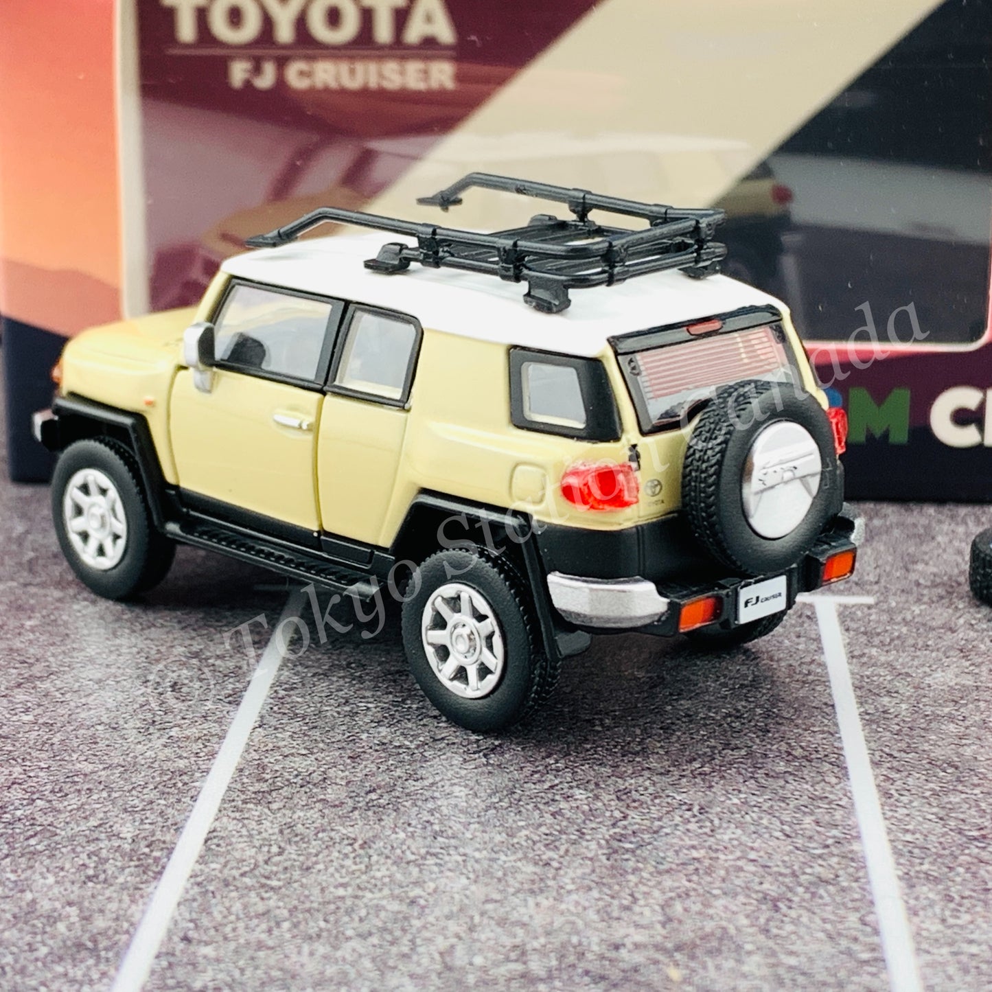 BM CREATIONS JUNIOR 1/64 Toyota 2015 FJ Cruiser - Ivory LHD 64B0137