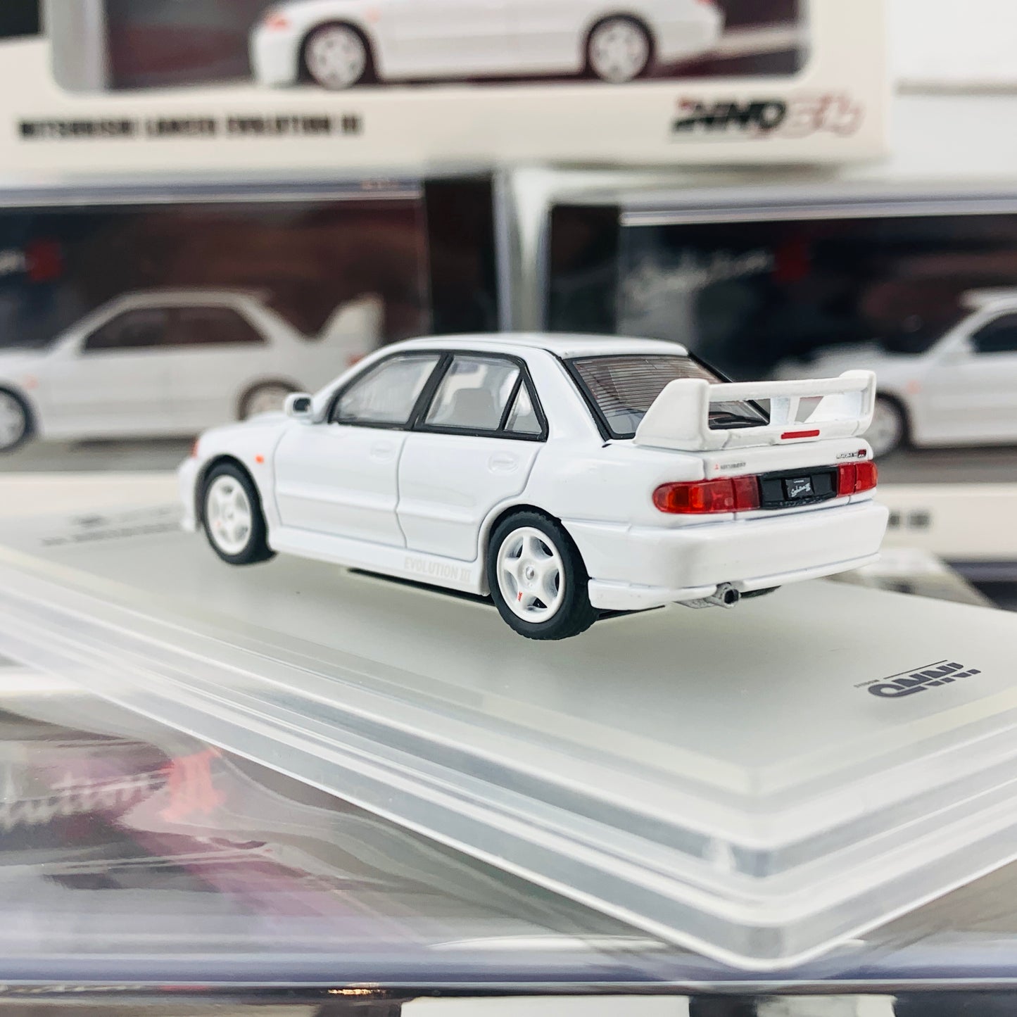 INNO64 1/64 MITSUBISHI LANCER EVOLUTION III White with Extra Decals and Wheels  IN64-EVO3-WHI