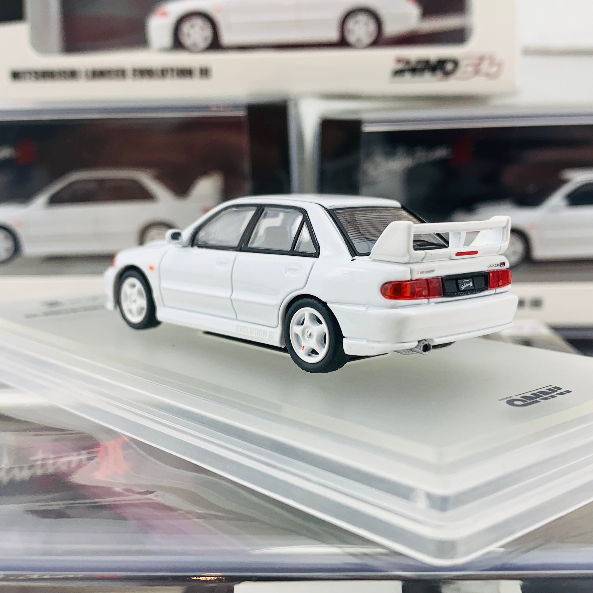 INNO64 1/64 MITSUBISHI LANCER EVOLUTION III White with Extra Decals and Wheels  IN64-EVO3-WHI