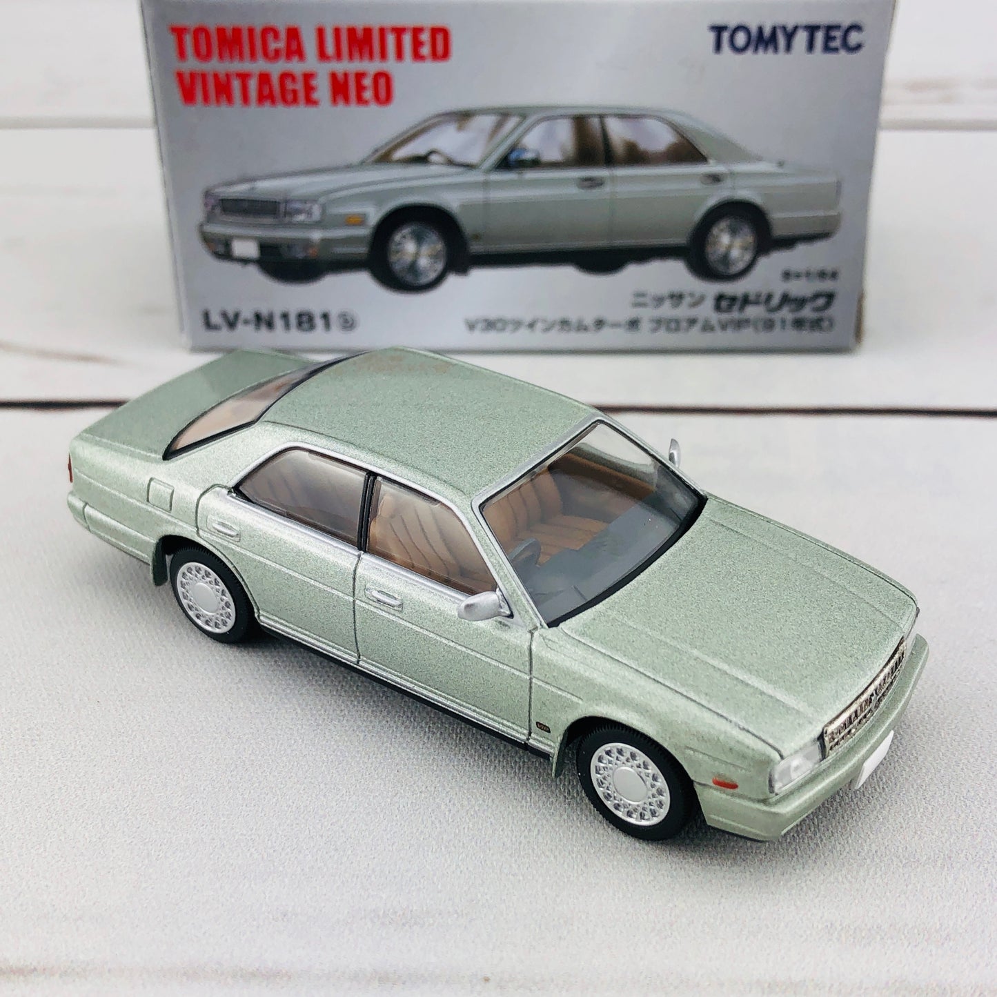 Tomica Limited Vintage 1/64 Nissan Cedric Brougham VIP LV-N181b